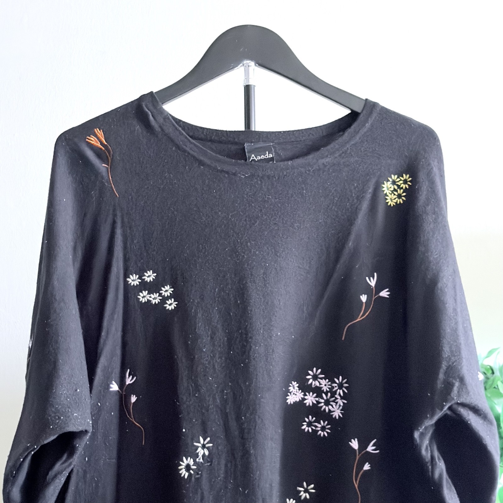 Aaeda 1X Blouse Tunic Black Fine Knit Sweater Embroidered Floral Dolman Sleeve
