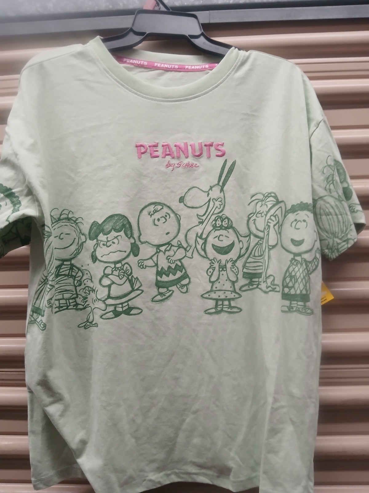 Women’s Size Medium Short Sleeved Peanuts Tshirt NWT