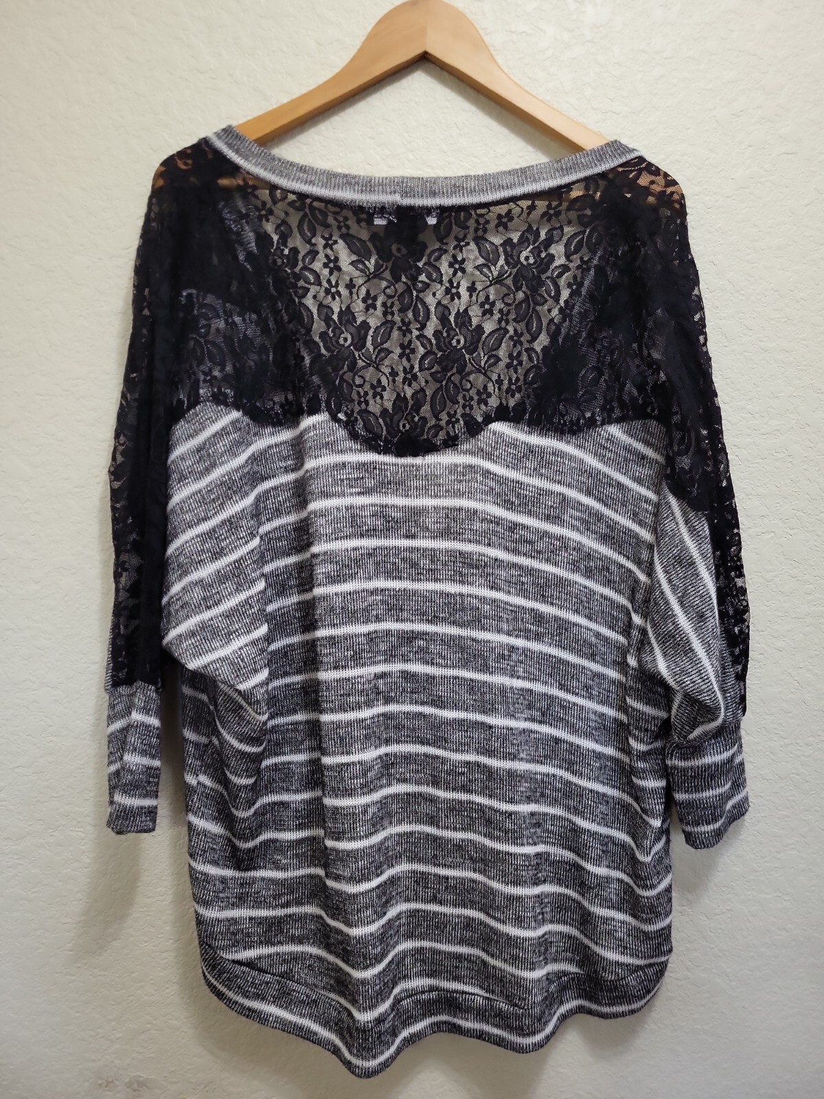 Living Doll Los Angeles XL Woman’s Black Lace w/Gray-White striped Button Srug