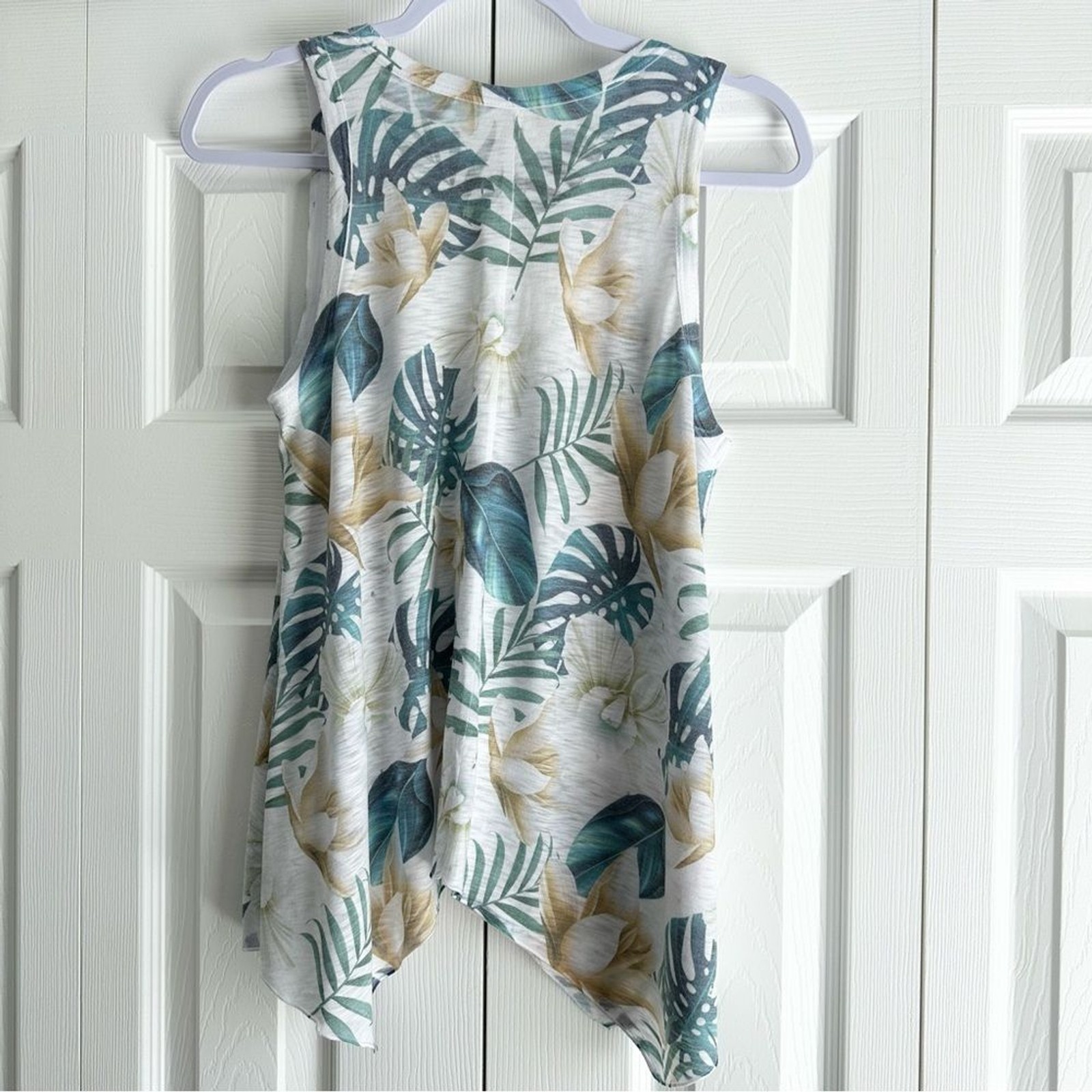 Tryst Tank Women’s Size Small Blue and Tan Tropical Print