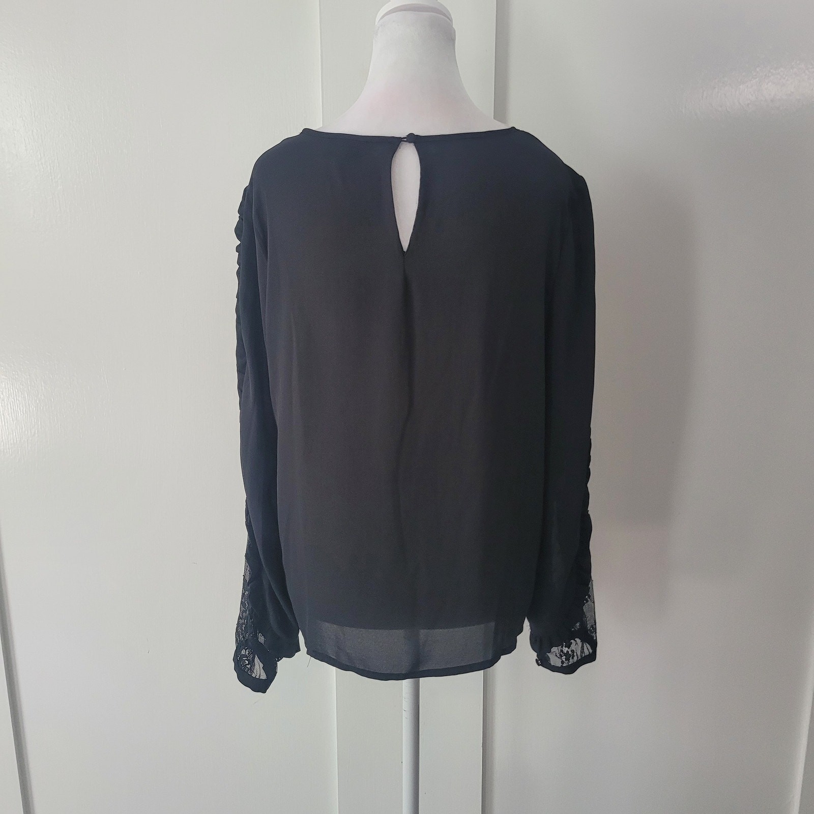 Who What Wear Size M Sheer Long Sleeve Lace Ruffle Sleeve Blouse Black