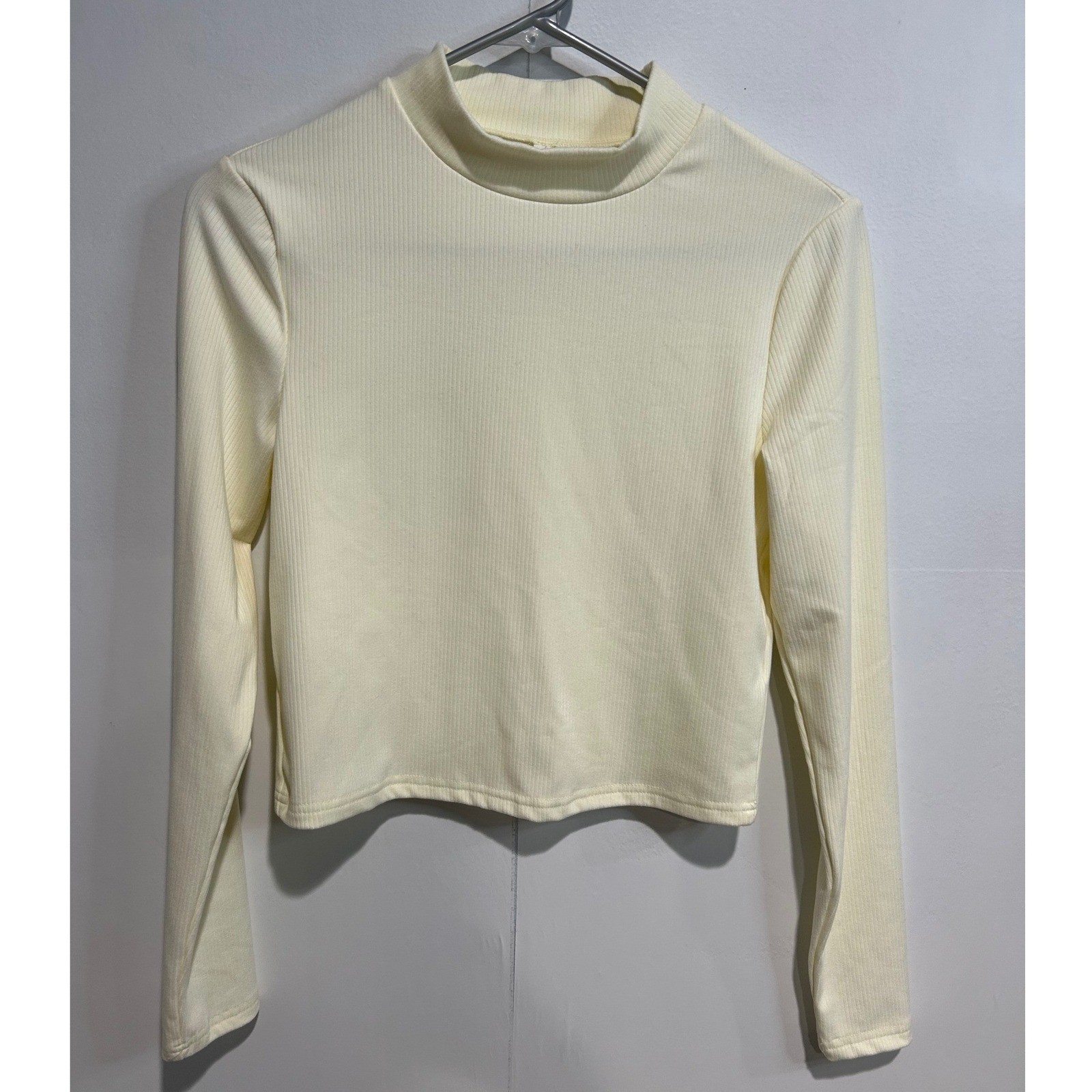 Cream Ribbed Mock Neck Long Sleeve Crop Top Womens Size Medium Basic Casual