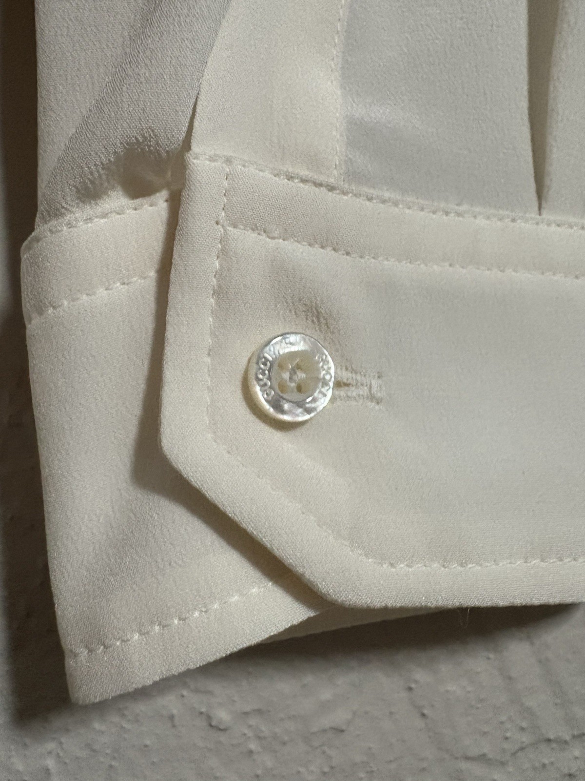 Gucci uniforms NWT White silk Bow Tie Blouse – Size IT38