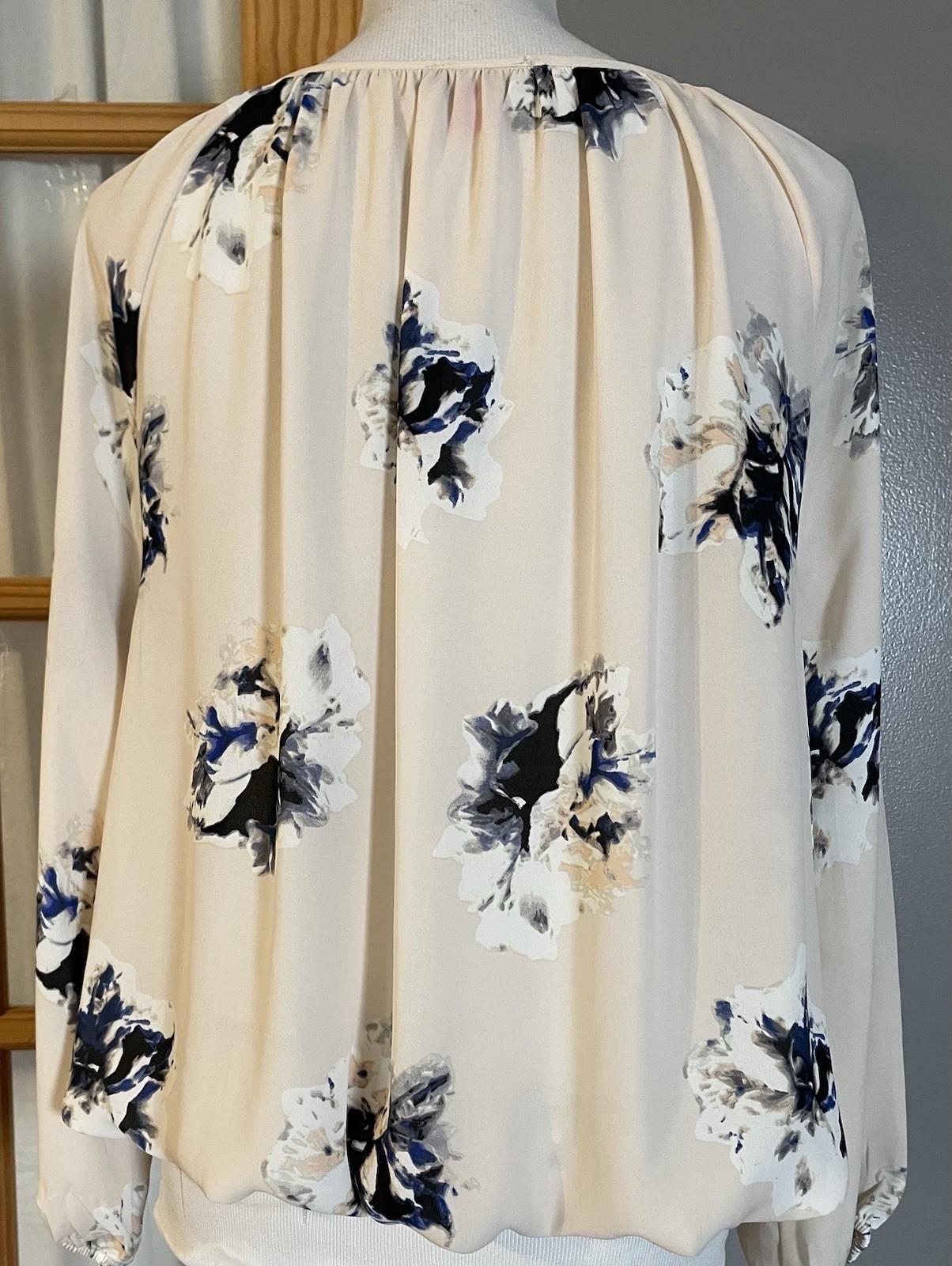 Vince Camuto Floral Blouse Women M Blush Navy Elastic Waist Cottagecore Career
