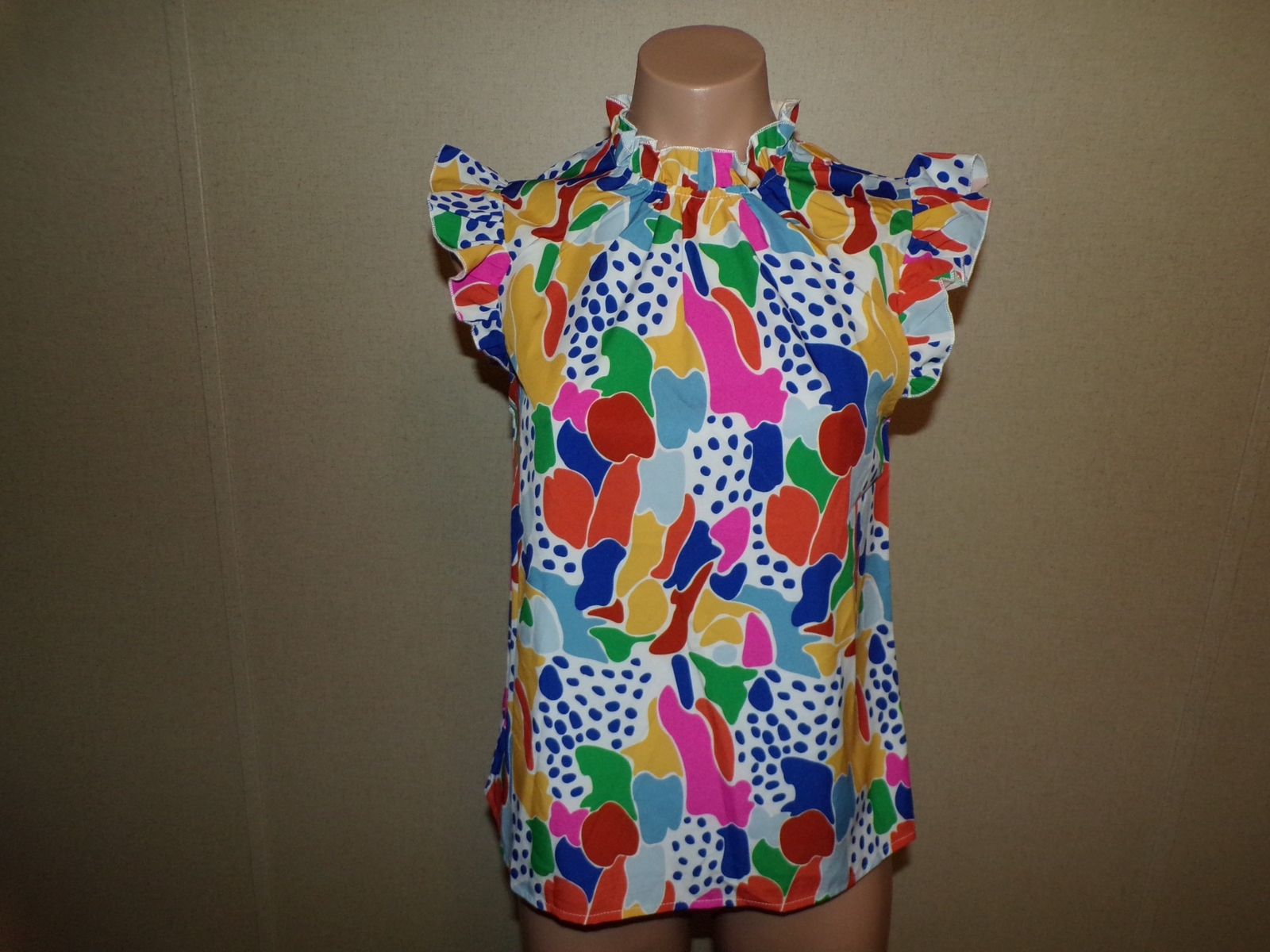 Emery Rose Allover Print Ruffle Trim Mock Neck Blouse Size XS Womens Top NWT