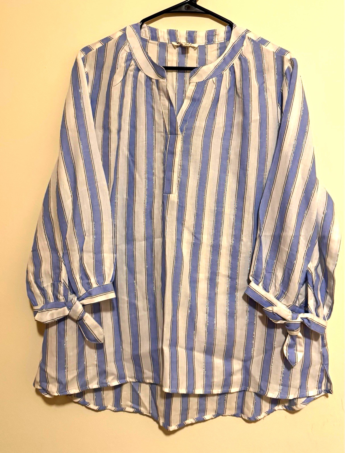 Palm Rio Women’s XL Blue/White Striped V-Neck 3/4 Sleeve Tie Cuff Blouse