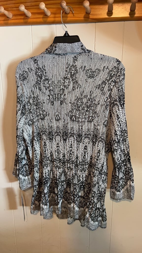New York City Design Co. Women’s Black and White Patterned Blouse