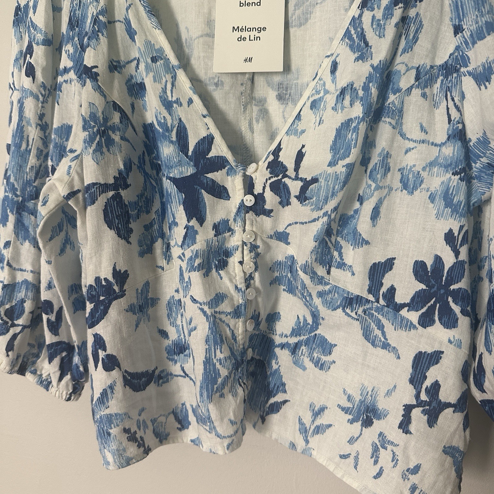 H&M Linen Blend Woven Blue/White Floral V-Neck 3/4 Sleeve Button Blouse S