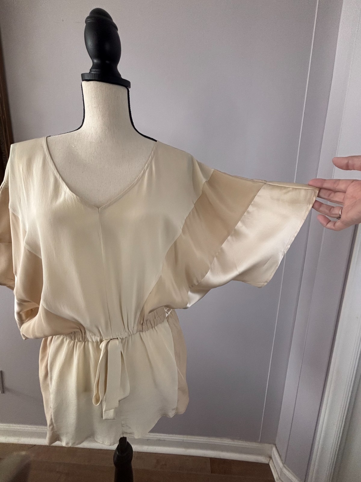 Ella Moss 100% Silk Blouse Large Champagne Kimono Sleeve Tie Waist Top Quiet Lux
