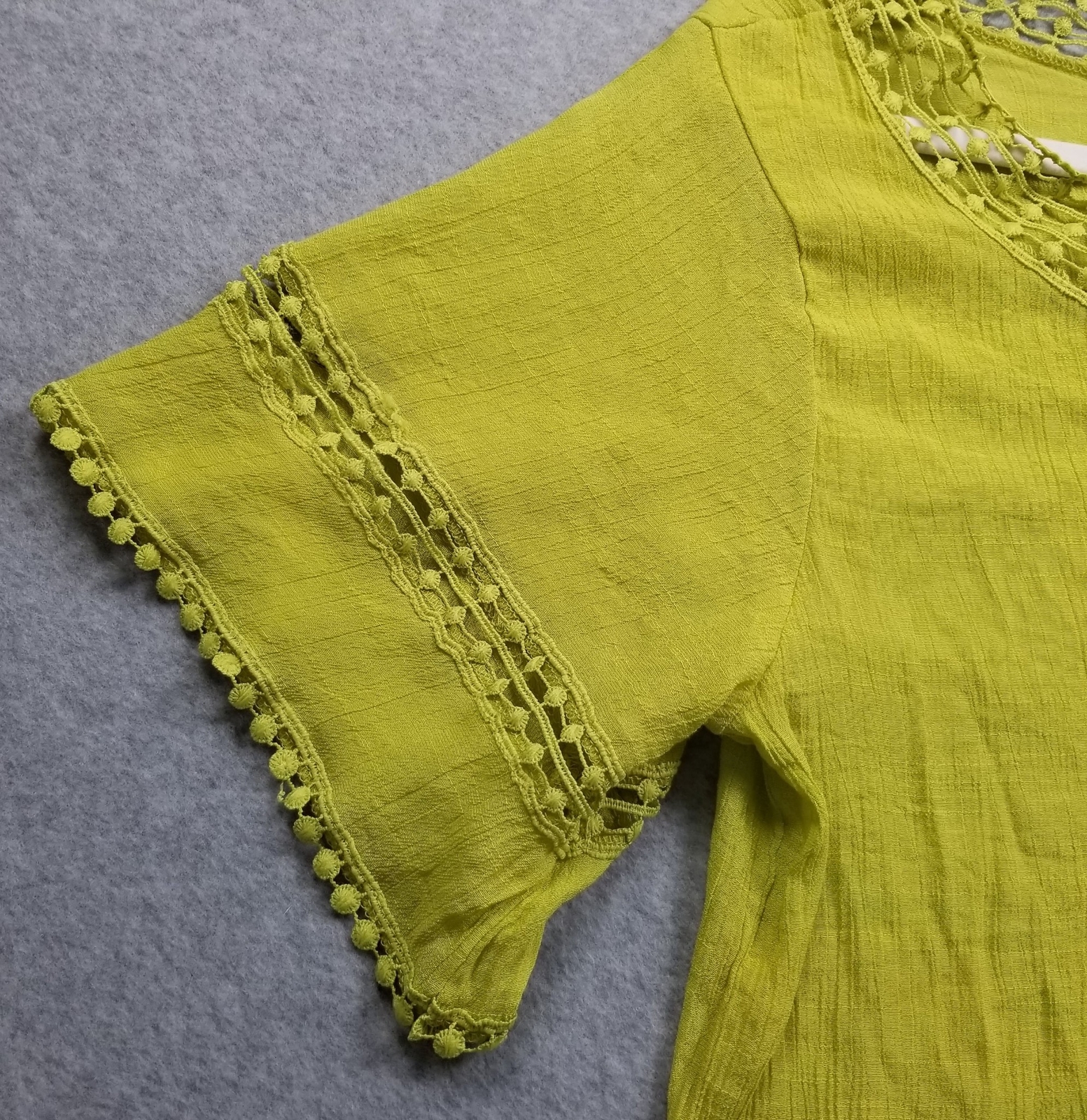 Unique Spectrum Top Women’s Small S Yellow Green Short Sleeve Blouse Boatneck