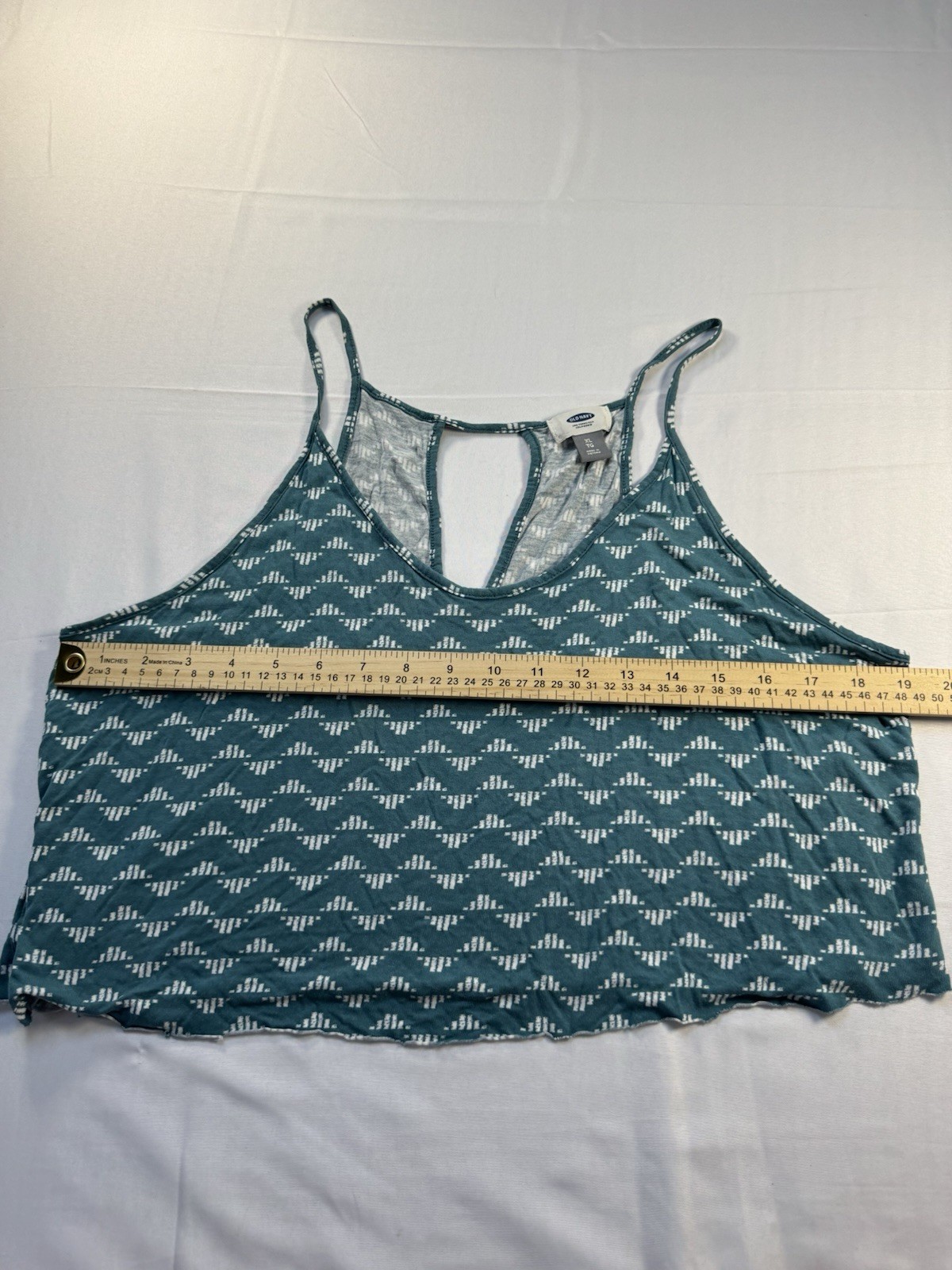 Old Navy V-neck Cropped Tank Top Blue & White Chevron Womens Size XL
