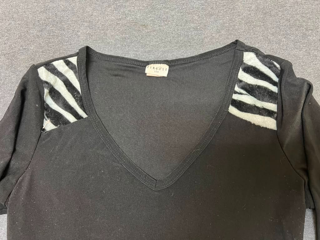 Finesse Women’s Black Long Sleeve Shirt Size Large Zebra Print Shoulder Top