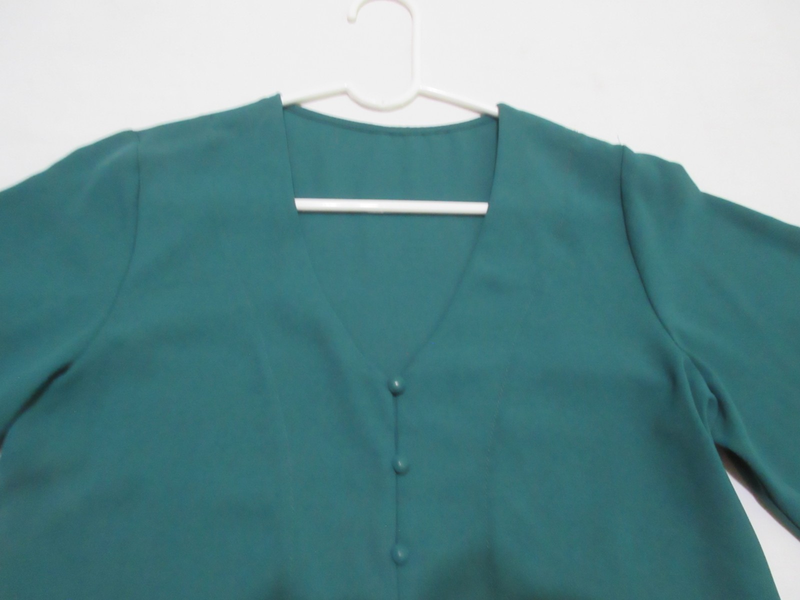 Dark Green v Neck w Front Placket w Covered Buttons Tie Front Blouse, Size Small
