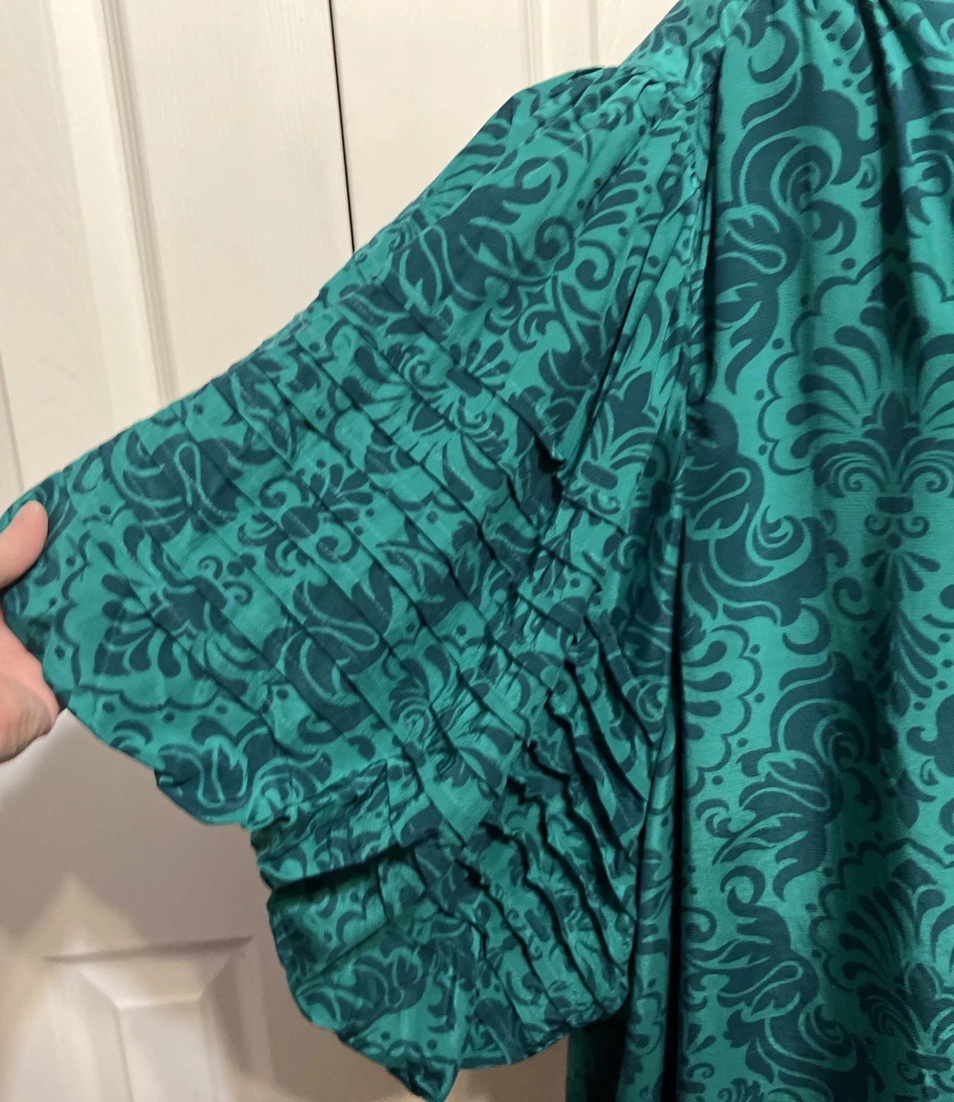Torrid Ultramarine Green Bubble Sleeve Split Neck Damask Print Top Size 6X NWT