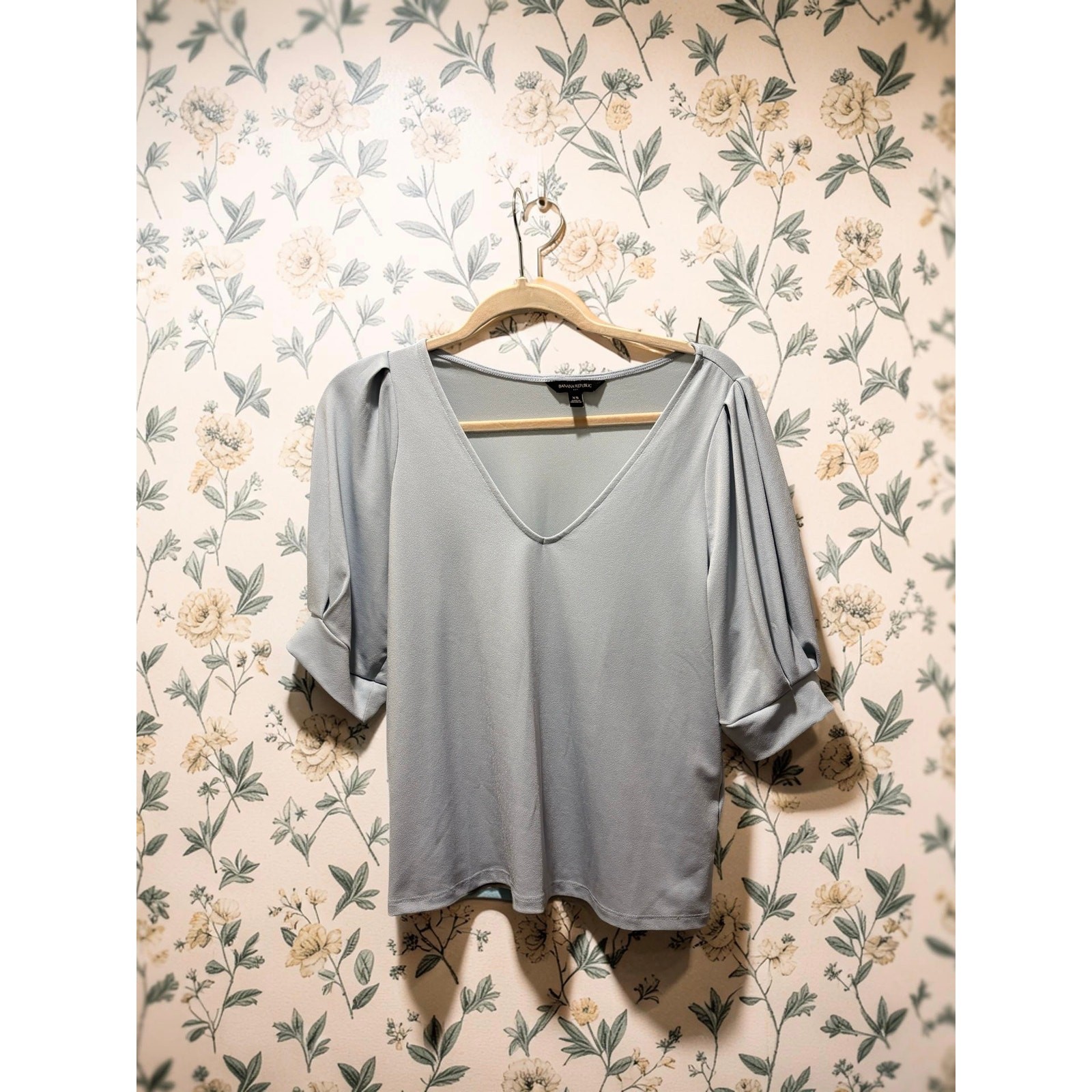 Banana Republic Womens XS Light Blue Puff Sleeve Blouse V-Neck Stretch Top