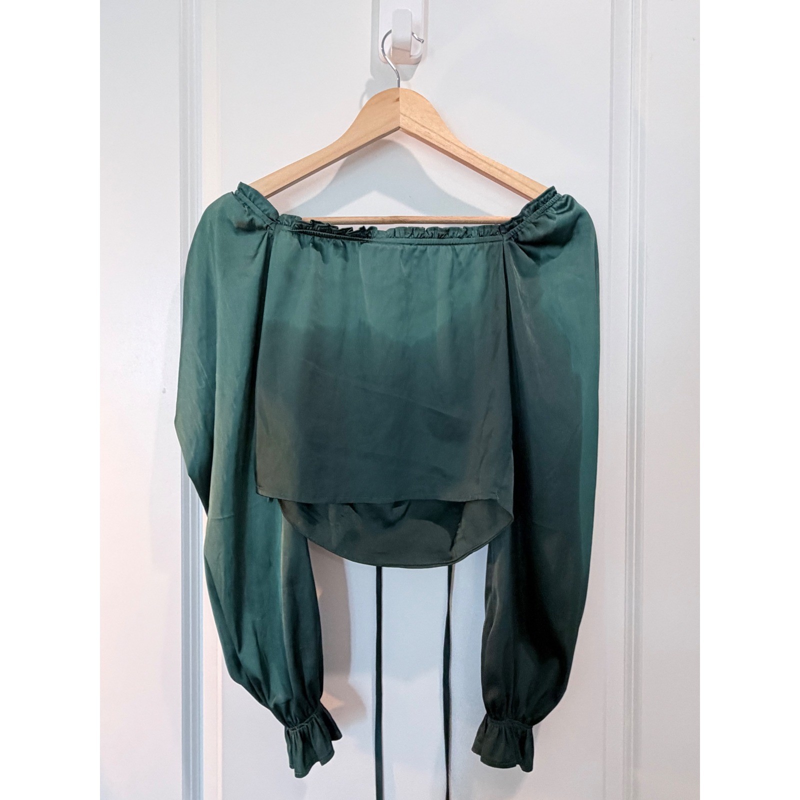 Forever 21 Emerald Green Satin Crop Top Pleated Tie Front Long Sleeve Blouse M