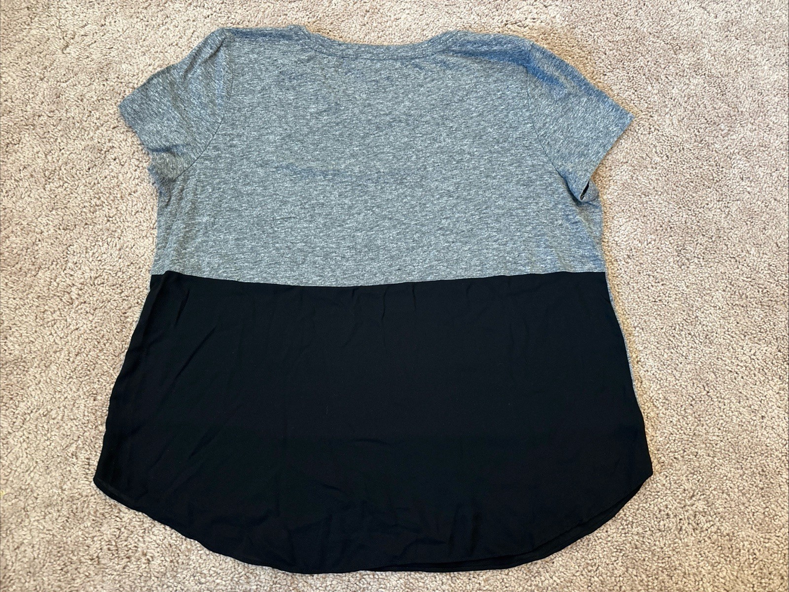 Express Gray and Black Two Fabric Chiffon Short Sleeve Dolphin Hem Blouse Large