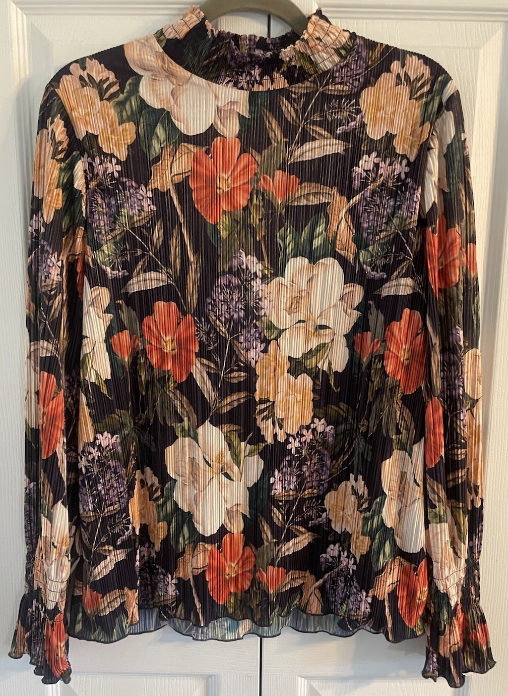 Chico’s Women’s Black Floral Crinkle High Neck Top Size 2-Large Blouse