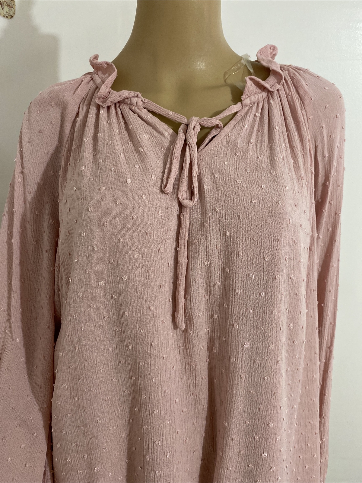 NEW EL PINK Clip Dot Blouse Size M Ranglan Long Sleve 100% Rayon Women’s