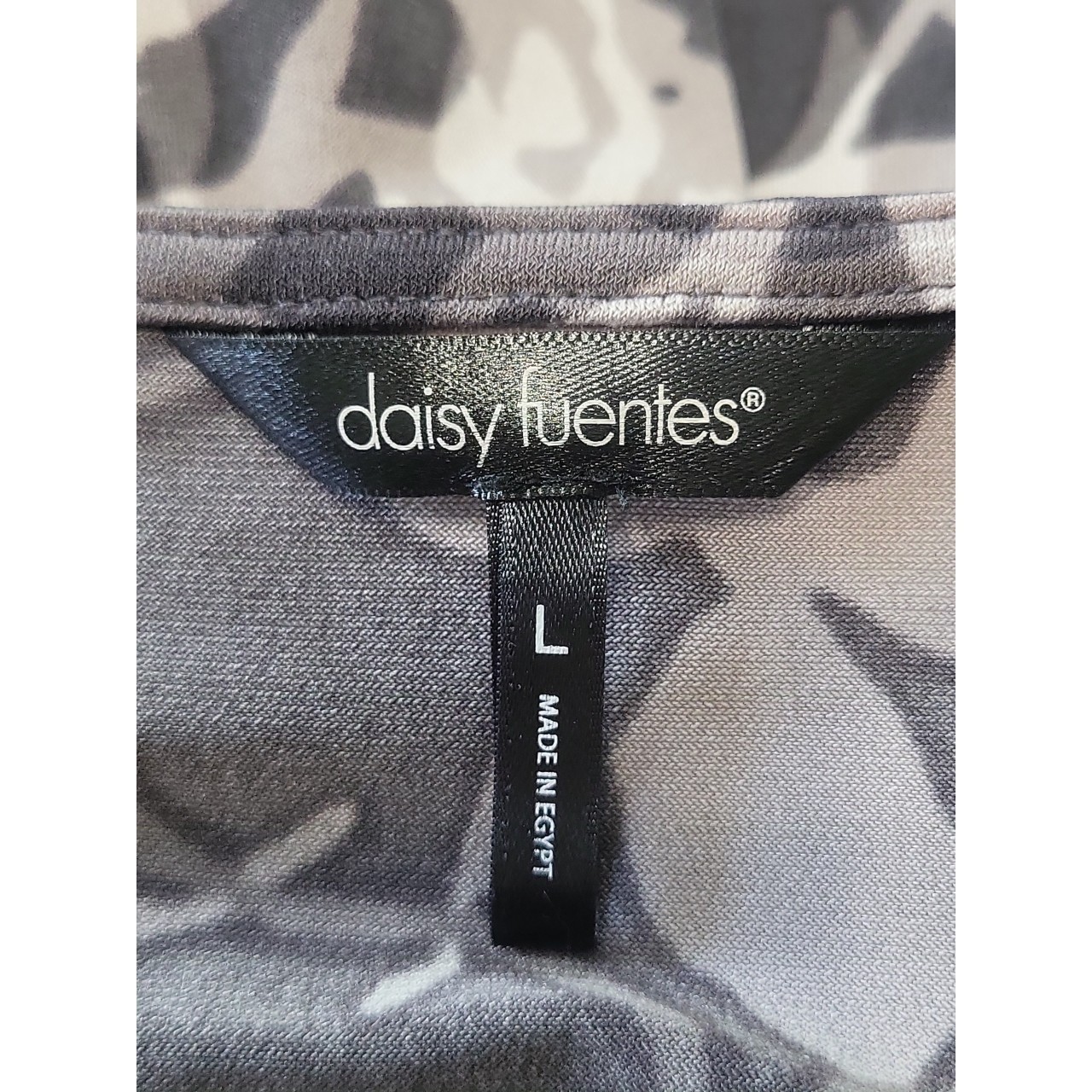 Daisy Fuentes L Tunic Blouse Mauve Gray Floral V-Neck 3/4 Sleeve Ruched