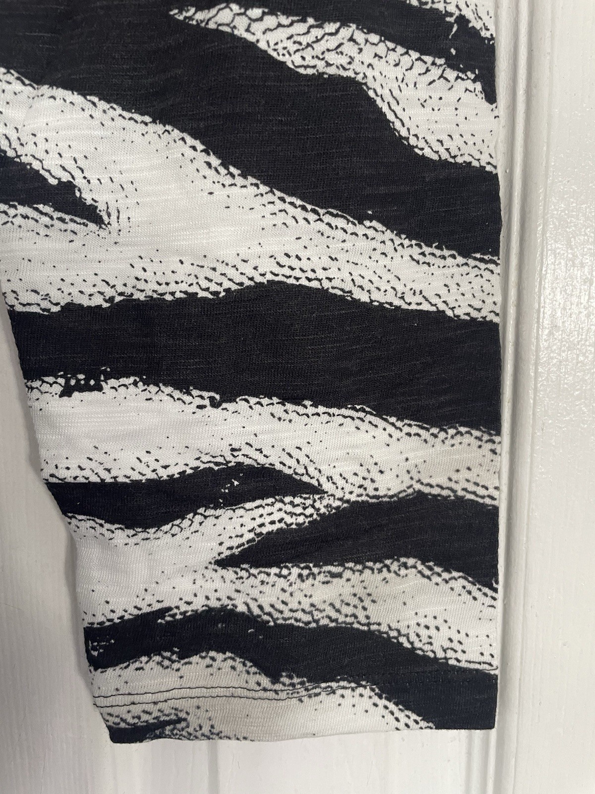 NWT NEW PRE FALL CHICO’S SZ 1 / MEDIUM / 8-10 3/4 SLEEVE ZEBRA SLUB TEE $59.50