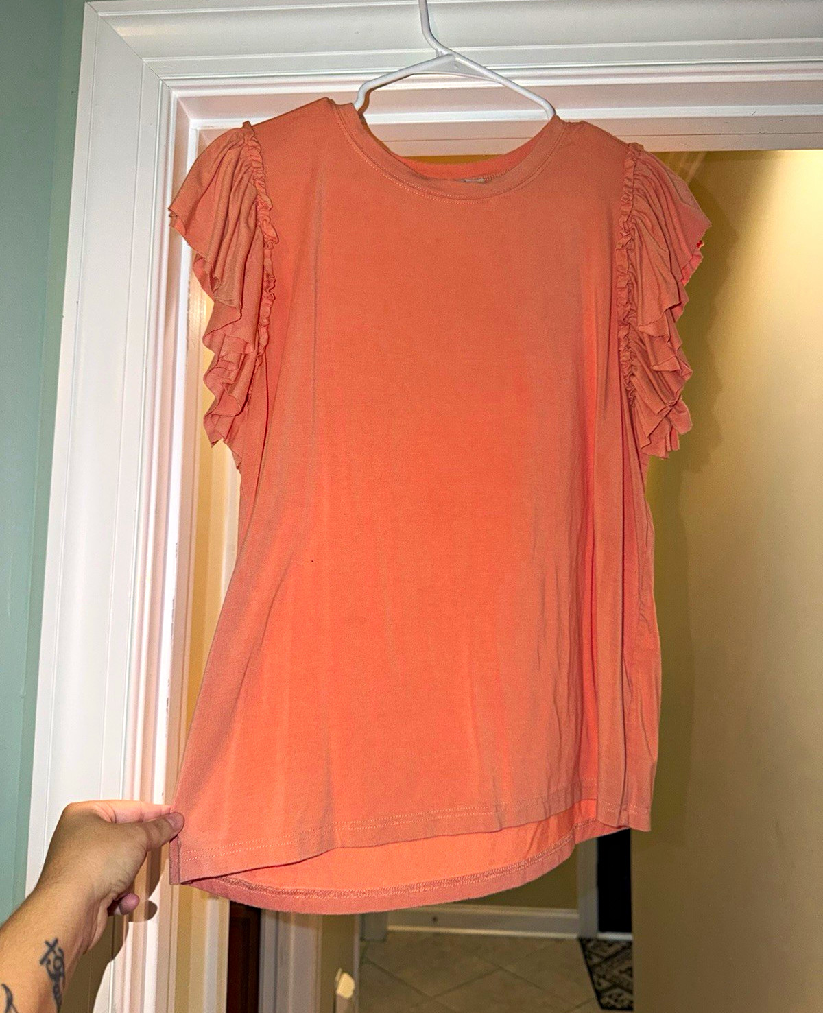 Easel Los Angeles Peach Solid Round Neck Ruffle Flutter Sleeve Top Women’s M