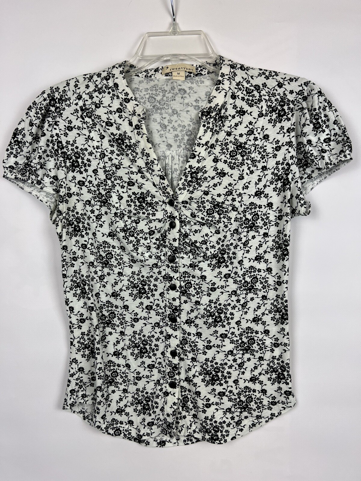 Twentyone Womens Floral White & Black V-Neck Button Front Puff Sleeve Top Sz M