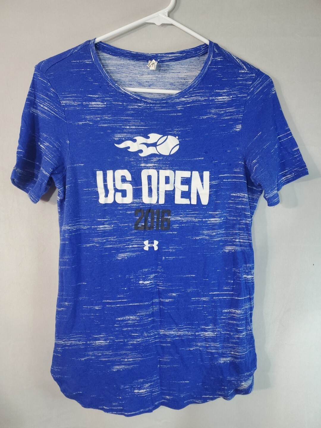 Under Armour T-Shirt Women’s Size Medium loose Heatgear Short Sleeve