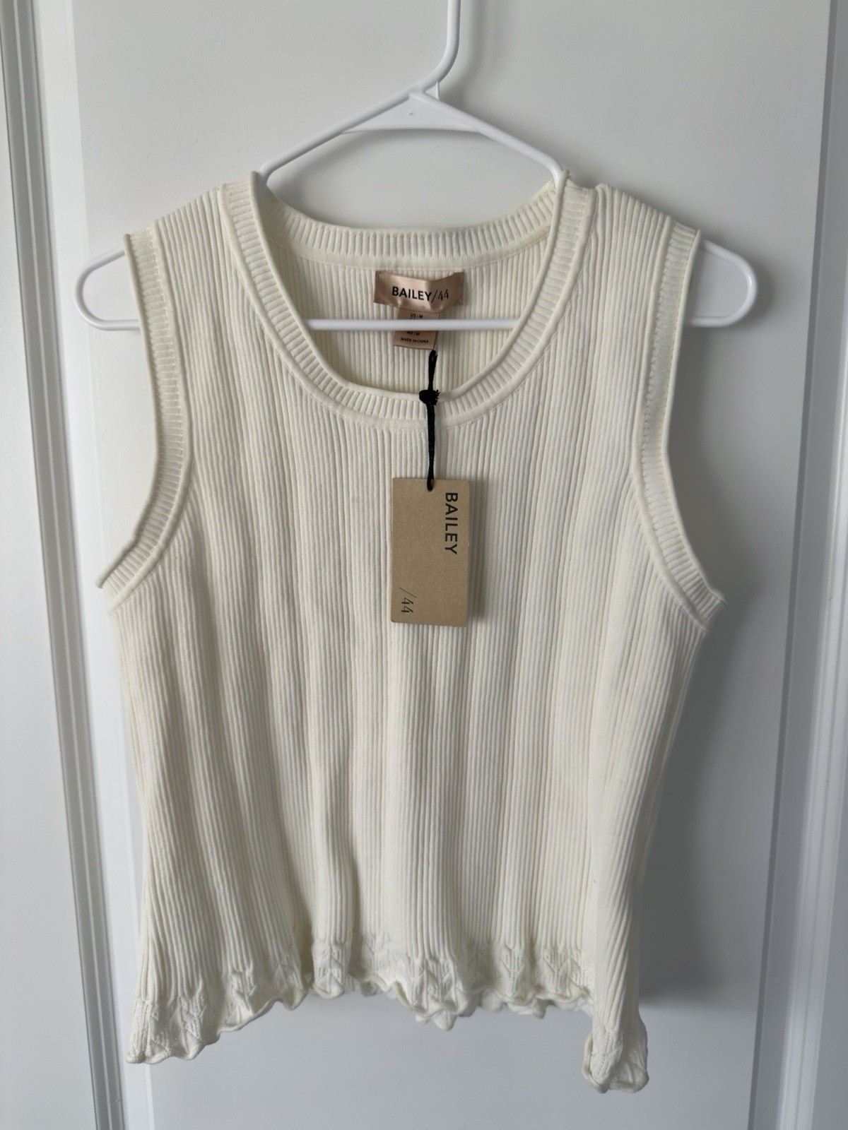Bailey 44 Women’s Ribbed Knit Tank Top Ivory Sleeveless Lettuce Hem Size M NWT