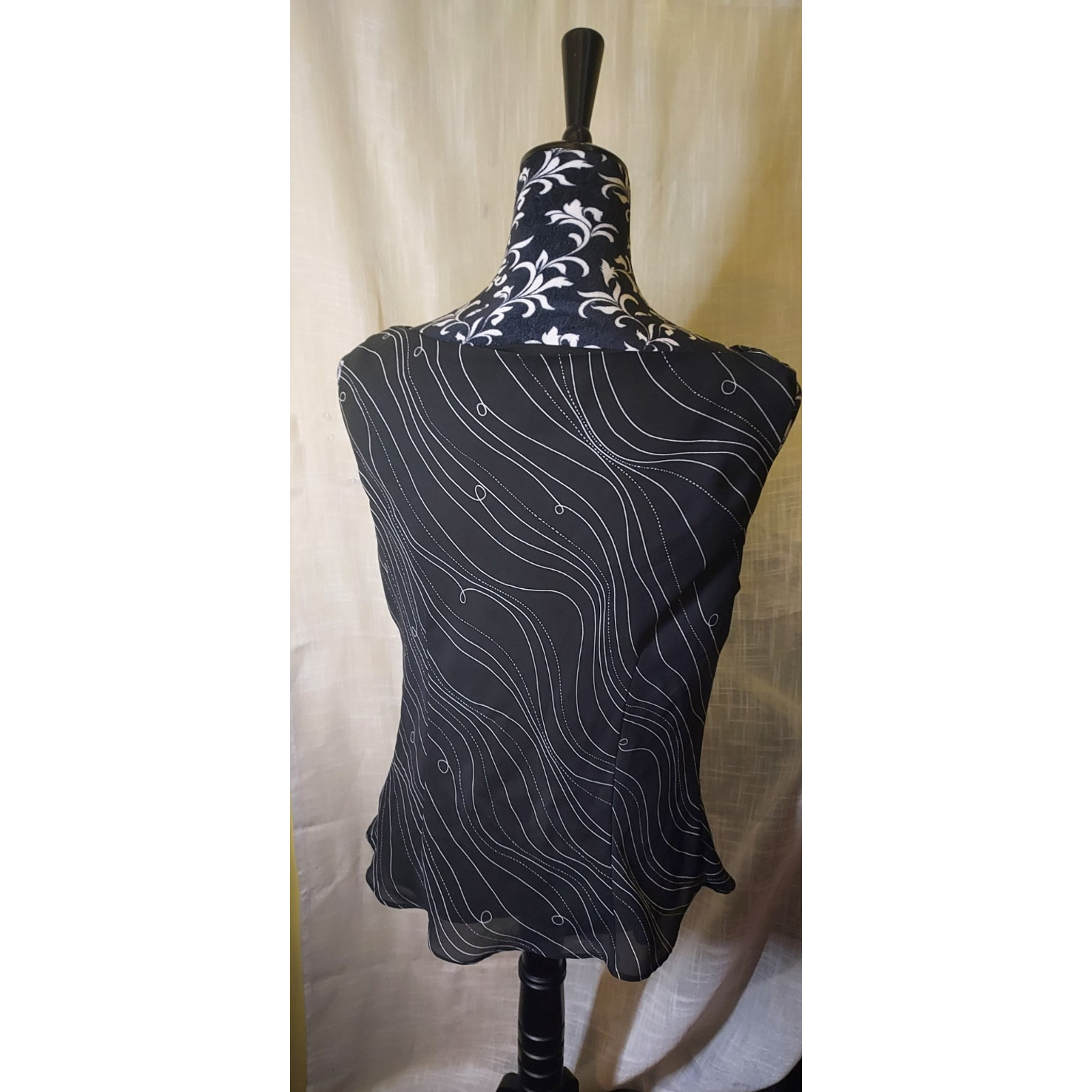 Studio I Black Sleeveless Blouse with Cowl Neck and lining Women’s Size 12