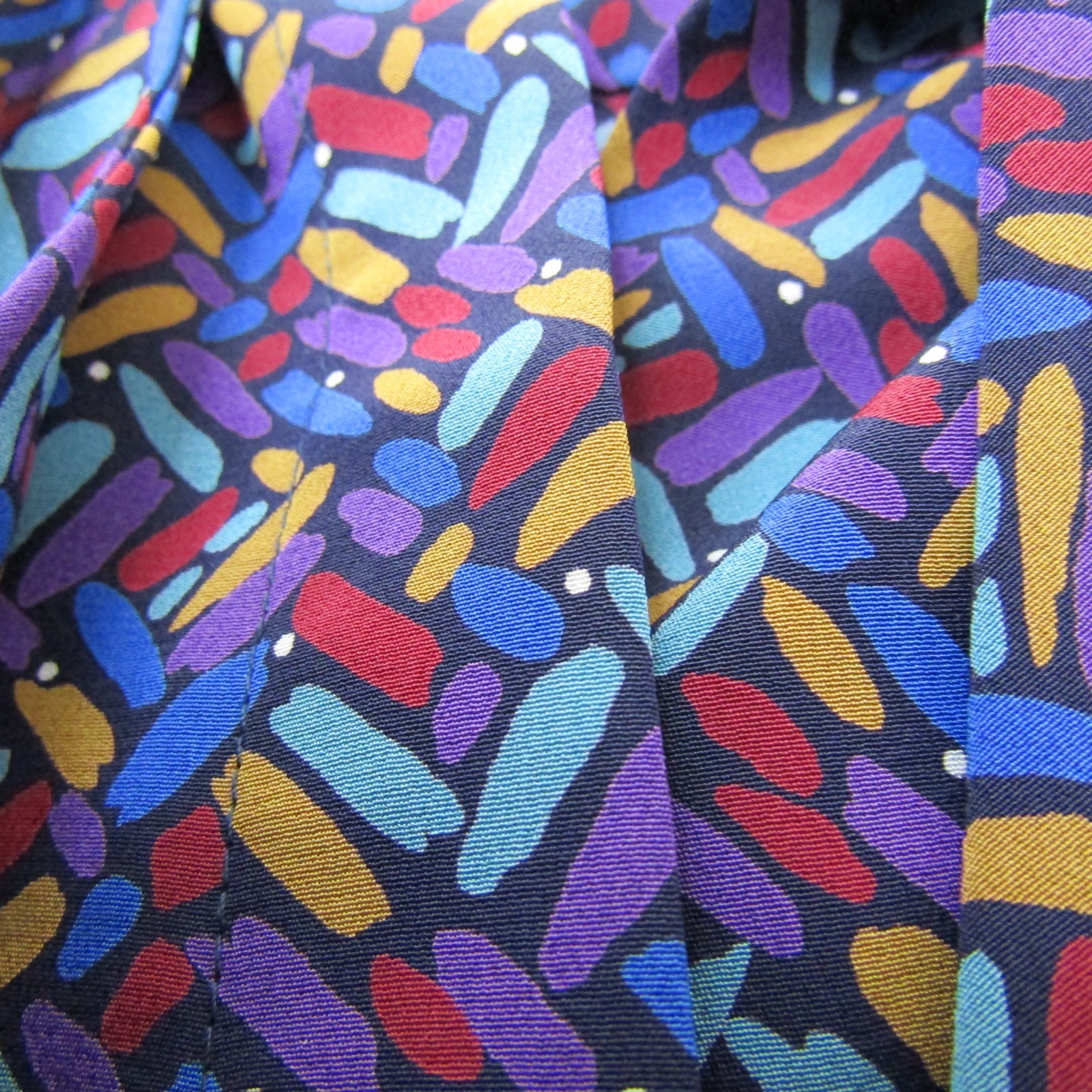 Sasson Shirt Top Blouse Button Up Mock Neck Tie Womens 8 Purple Geometric