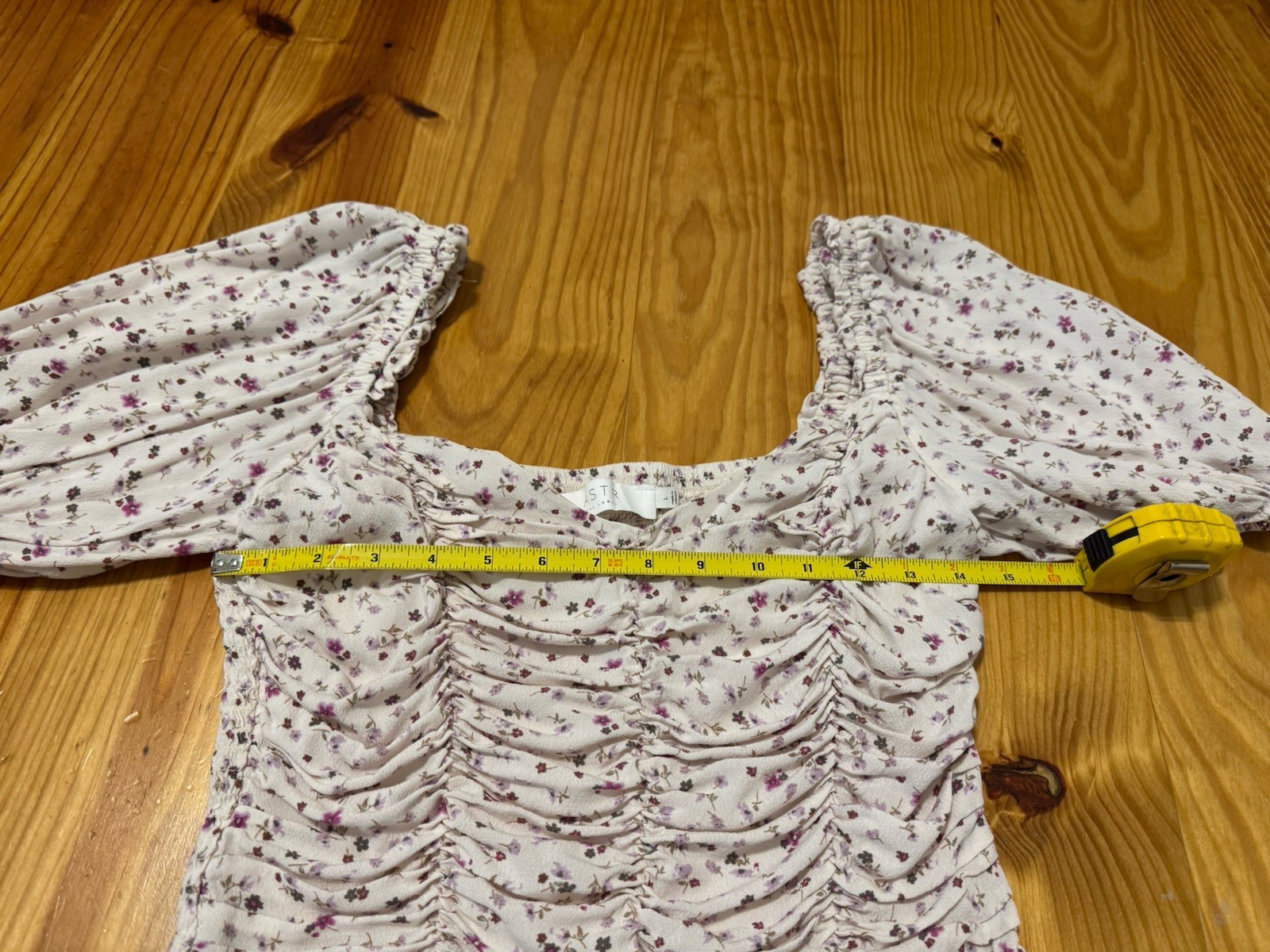 ASTR The Label Floral Ruched Puff Sleeve Smocked Top in Cream Lavender Ditsy LRG