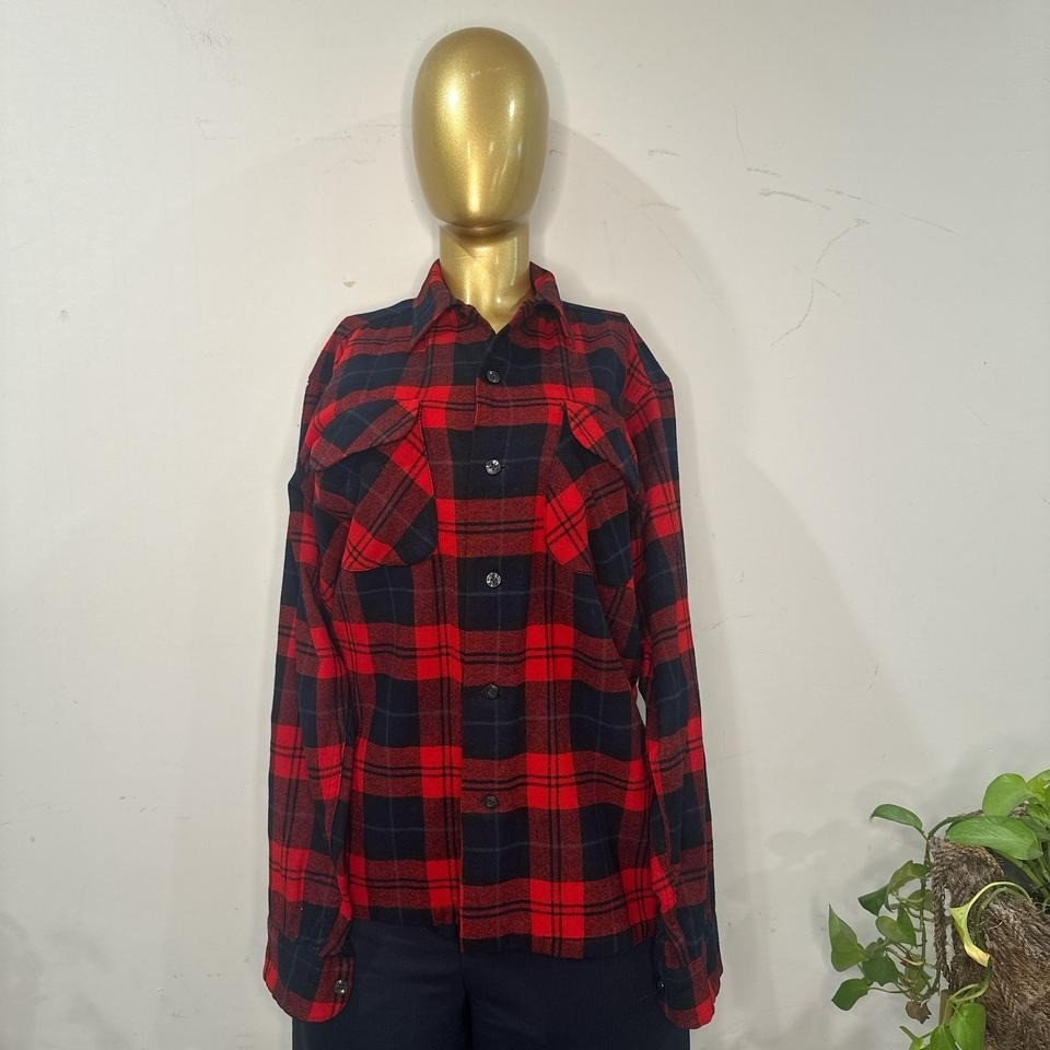 Vintage Pendleton Red and black plaid 100% wool flannel shirt MEDIUM