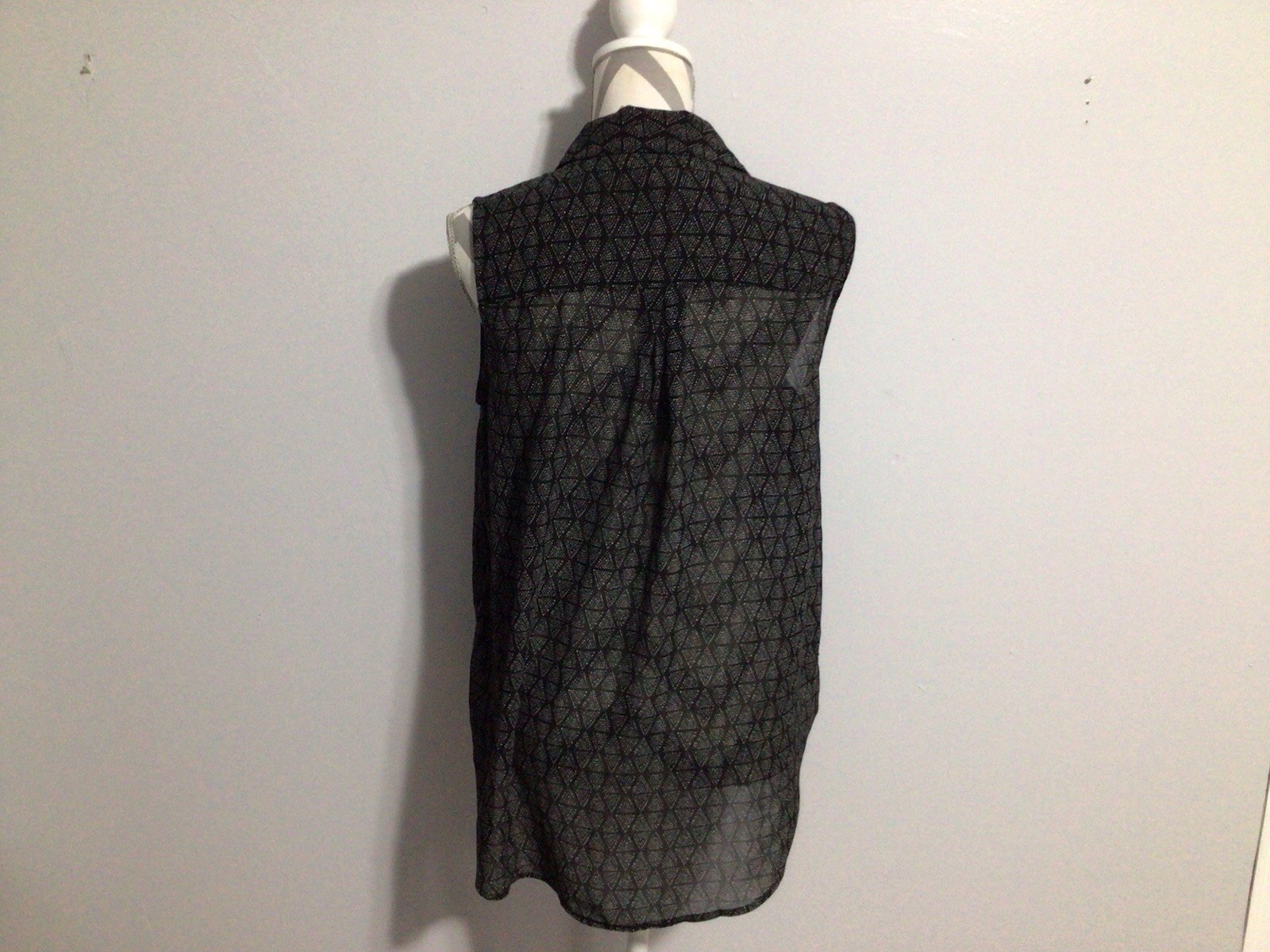 HM Gray Black Polyester Sleeveless Button Front Collared Sheer Shirt M