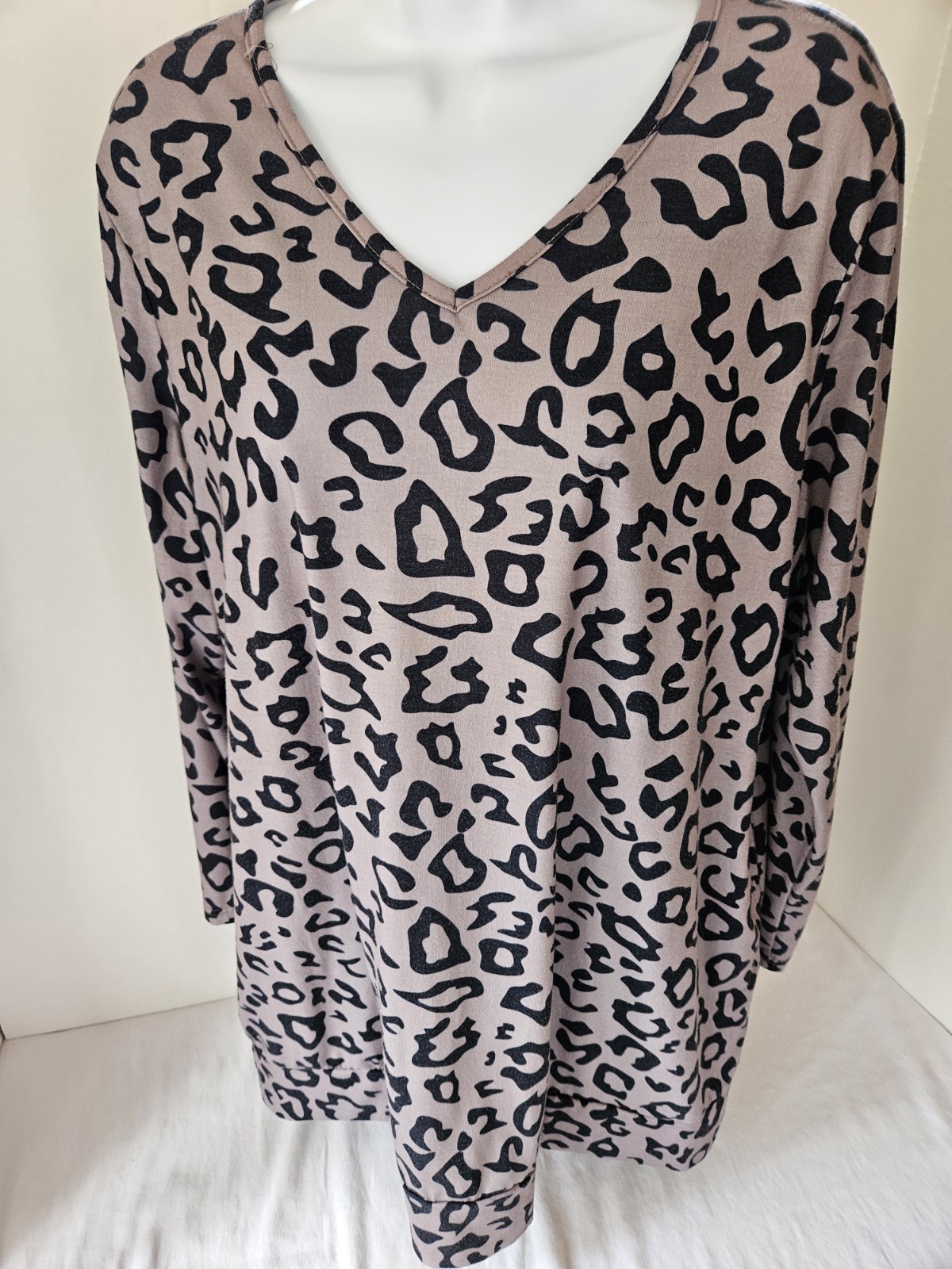 Tickled teal XL women’s gray leopard knit pocketed tunic drapes exc cond (11)