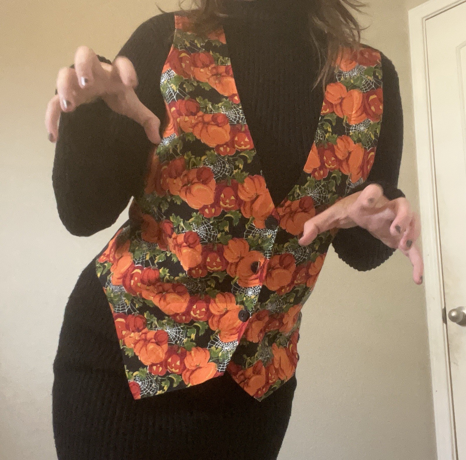 Basic Editions Women’s M V-Neck Sleeveless Vest Floral Pumpkin Print Orange