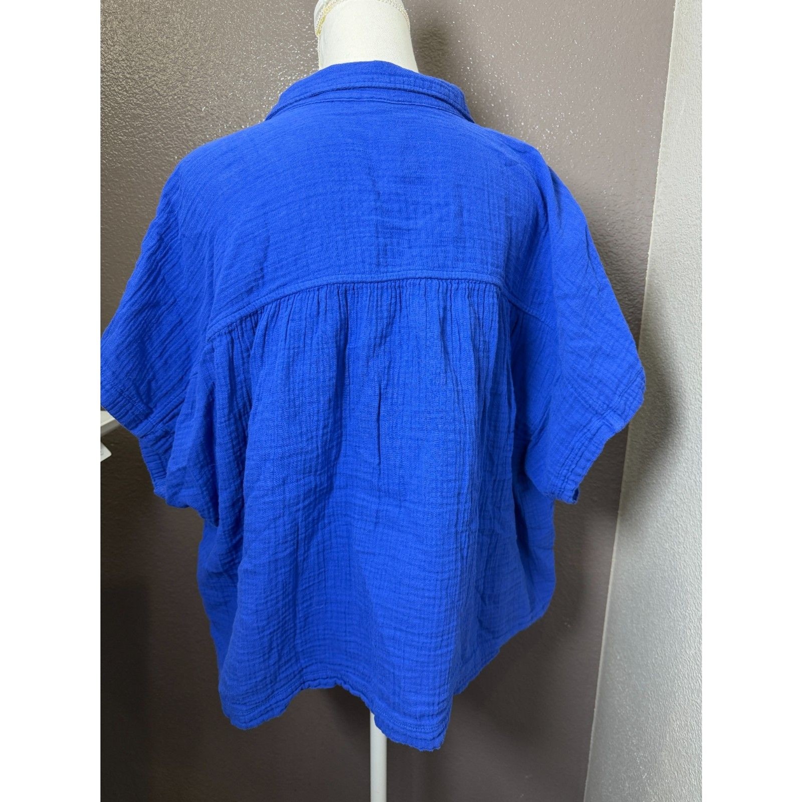 Old Navy Size XL Blue Loose button-up boxy gauzy shirt 100% cotton NWOT