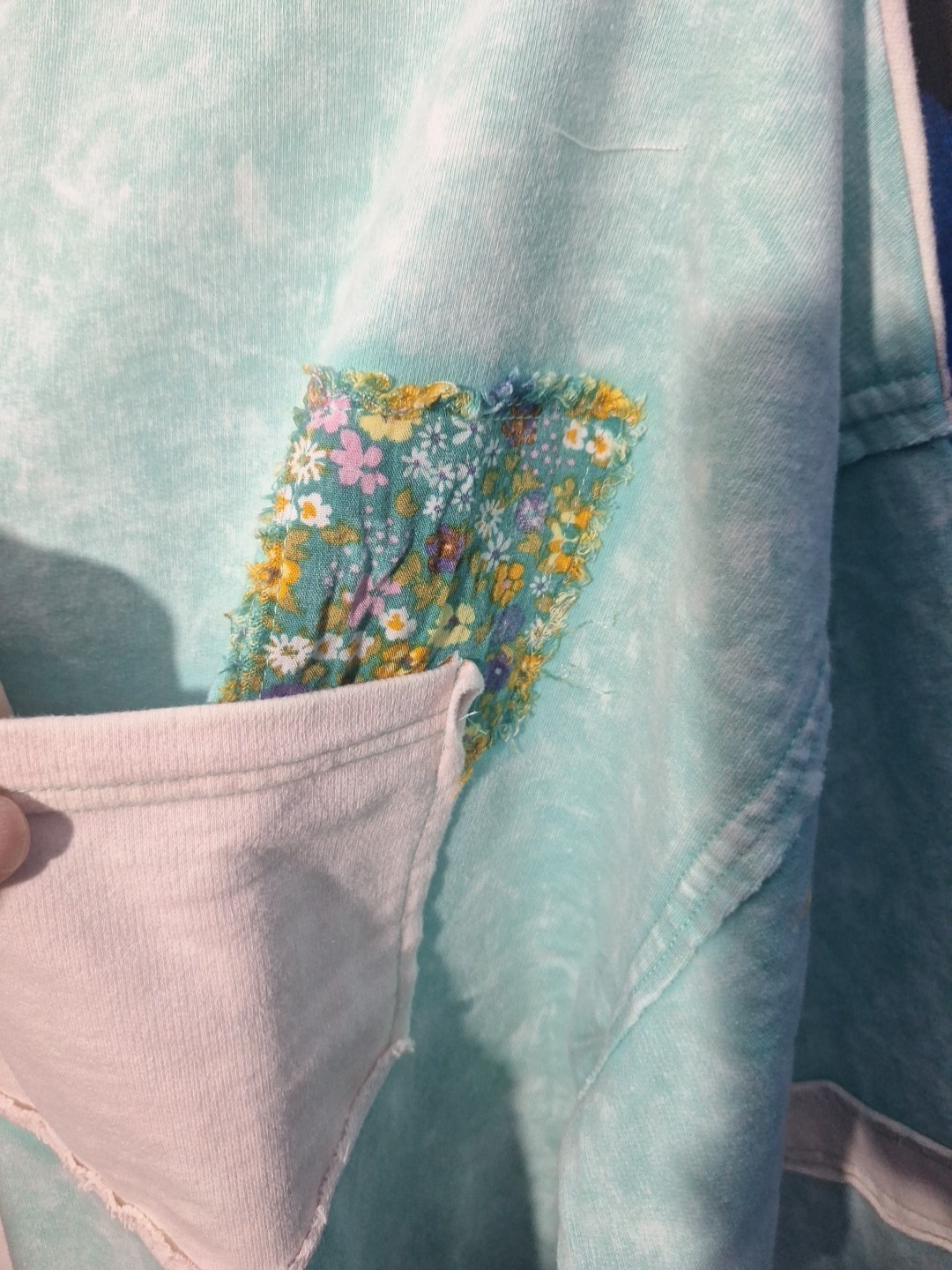 Sage + Fig Boho Sweatershirt Green White Pink Patches Long Sleeve Small 1…