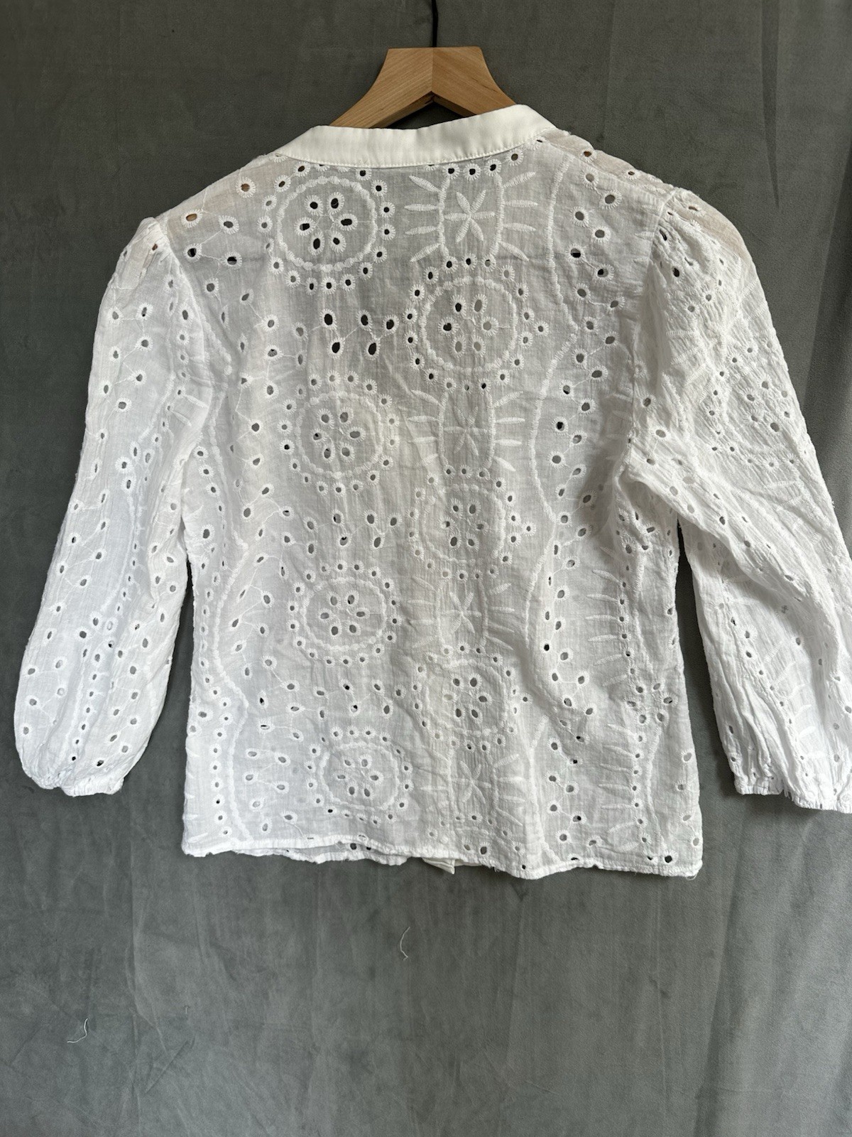 NWT Cupshe Eyelet Blouse Womens Medium White Long Sleeve V-Neck Button Front