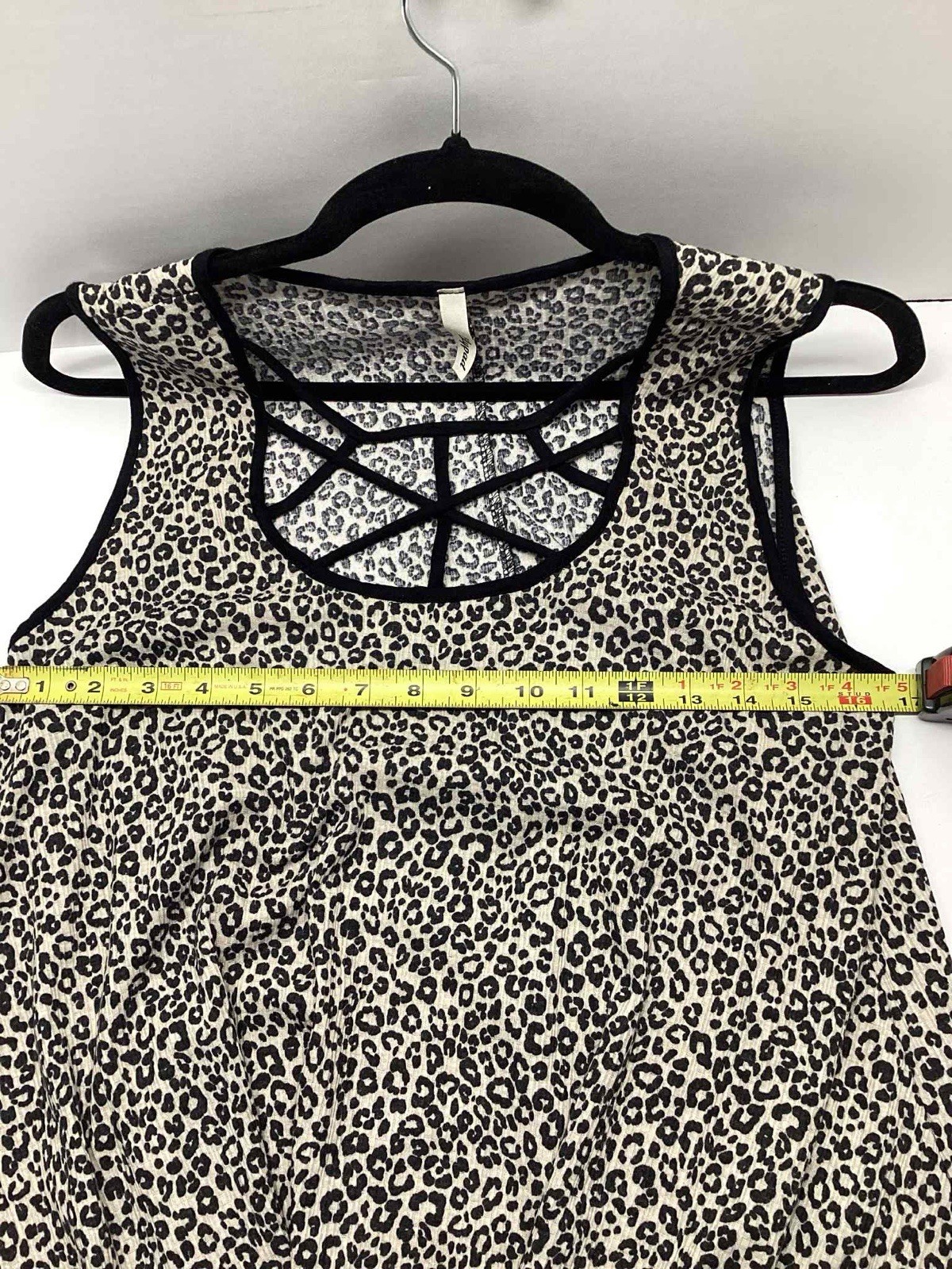 Cage front leopard tank top no tag but 17 in pit to pit Size Small EUC