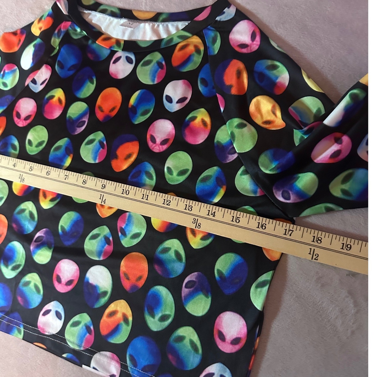 Rainbow Alien Head Print Crop Top Black Multi Color Short Sleeve Shirt Medium