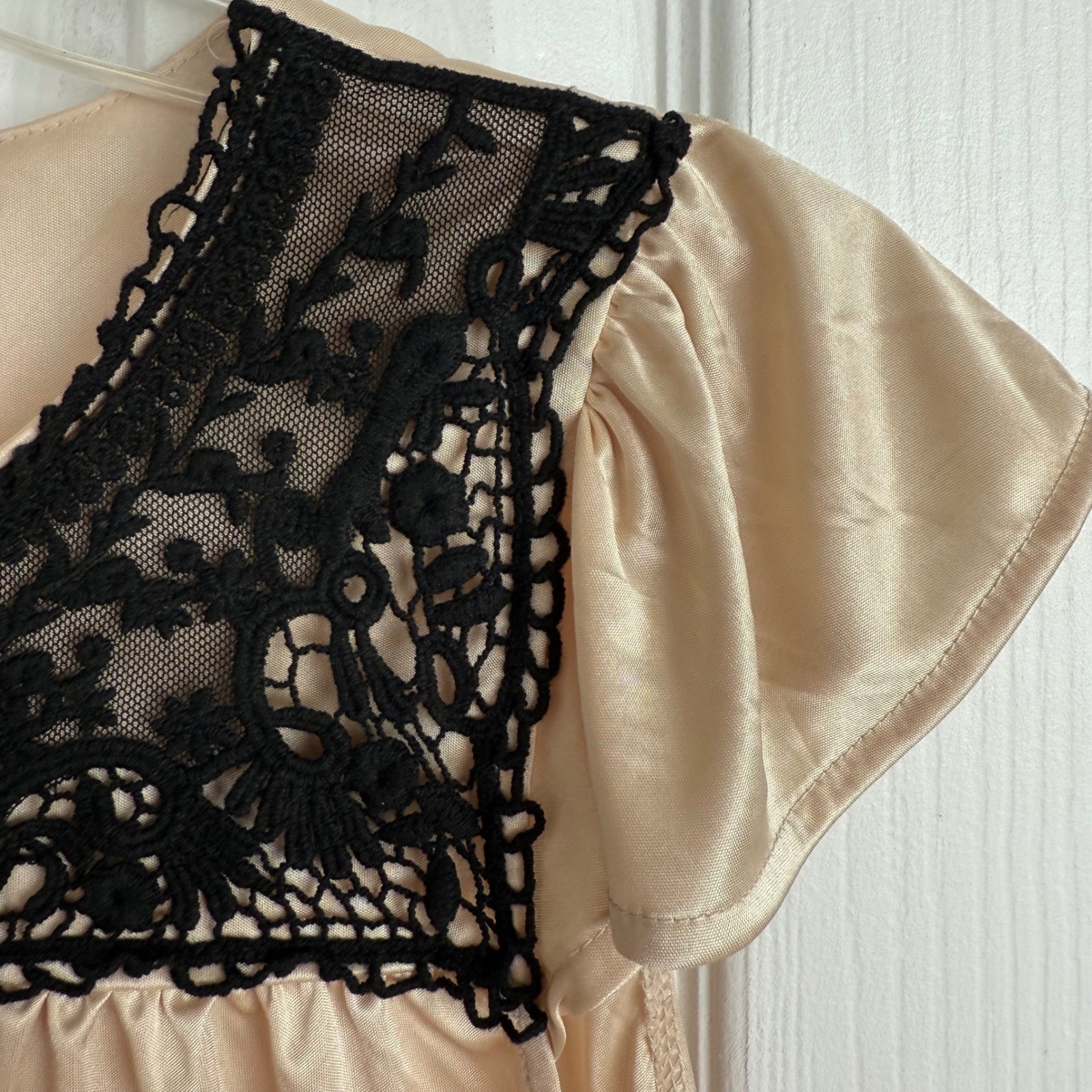 Vero Moda Champagne Satin Blouse Black Crochet Lace Yoke Flutter Sleeve Medium