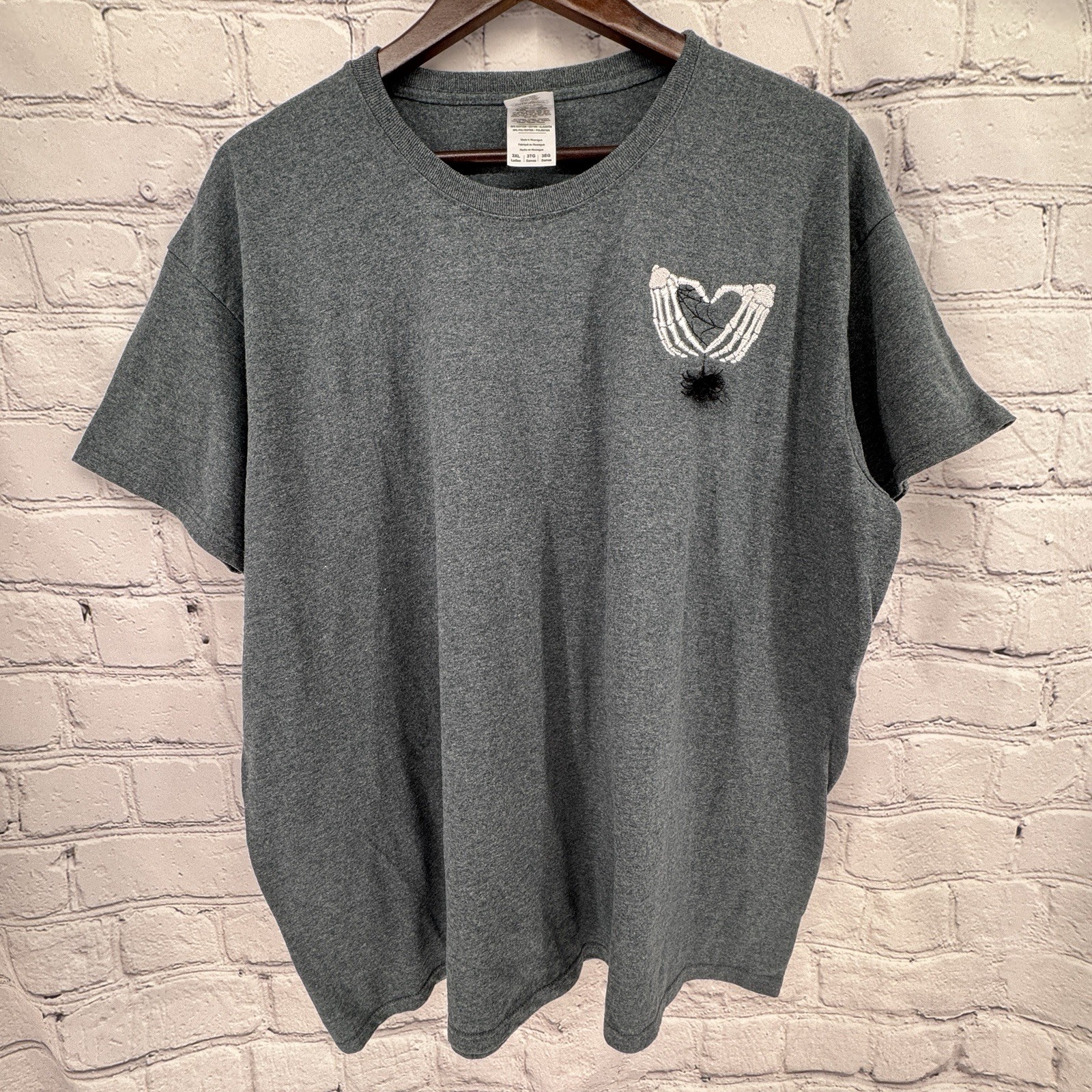 Halloween Tee Shirt Women’s 3X Gray Customed Embroidered Skeleton Hands Spider