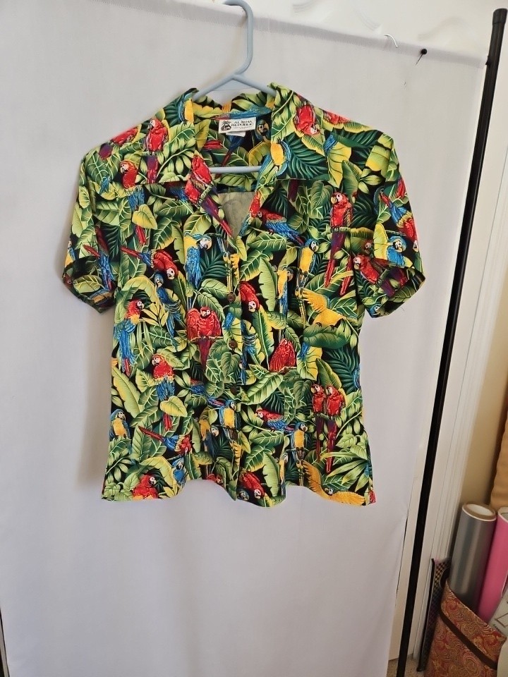 Womens Hawaiian Shirt Size Small Aloha Republic Parrot Macaw cabana beach tiki