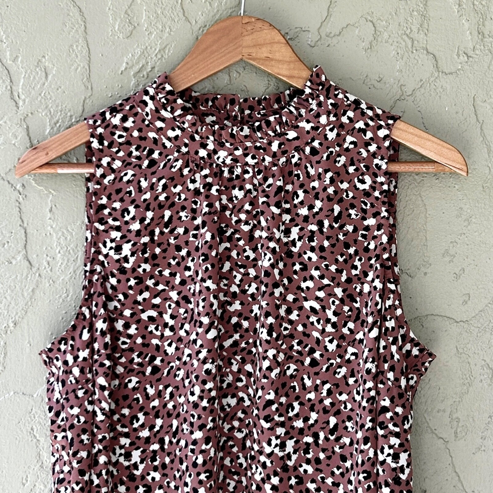 Torrid Women’s 00 Medium Large Multicolor Georgette Sleeveless Mock Neck Top NWT