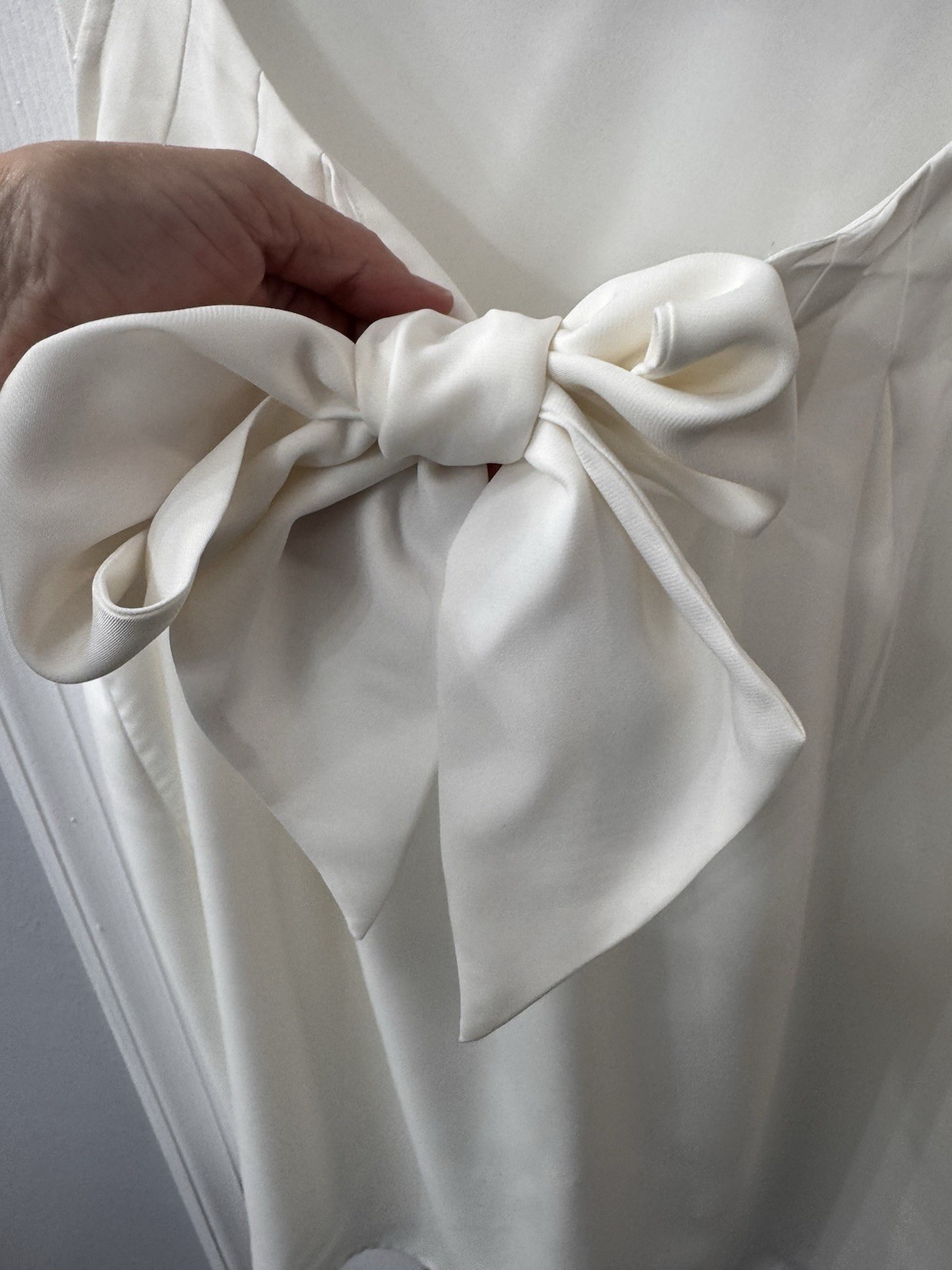 Lane Bryant Women’s 14/16 Ivory Sleeveless Tie Neck Blouse Bow Front Flowy