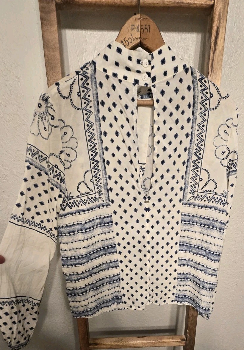 ​Rip Curl Women’s M Blue White Print High Neck Long Sleeve Blouse Keyhole