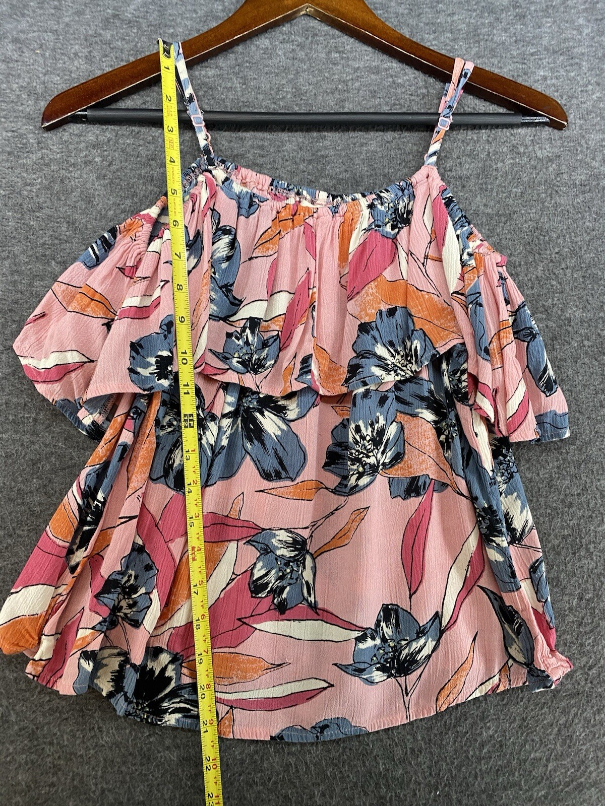Billabong Pink Floral Cold Shoulder Ruffle Top Women’s Size Medium