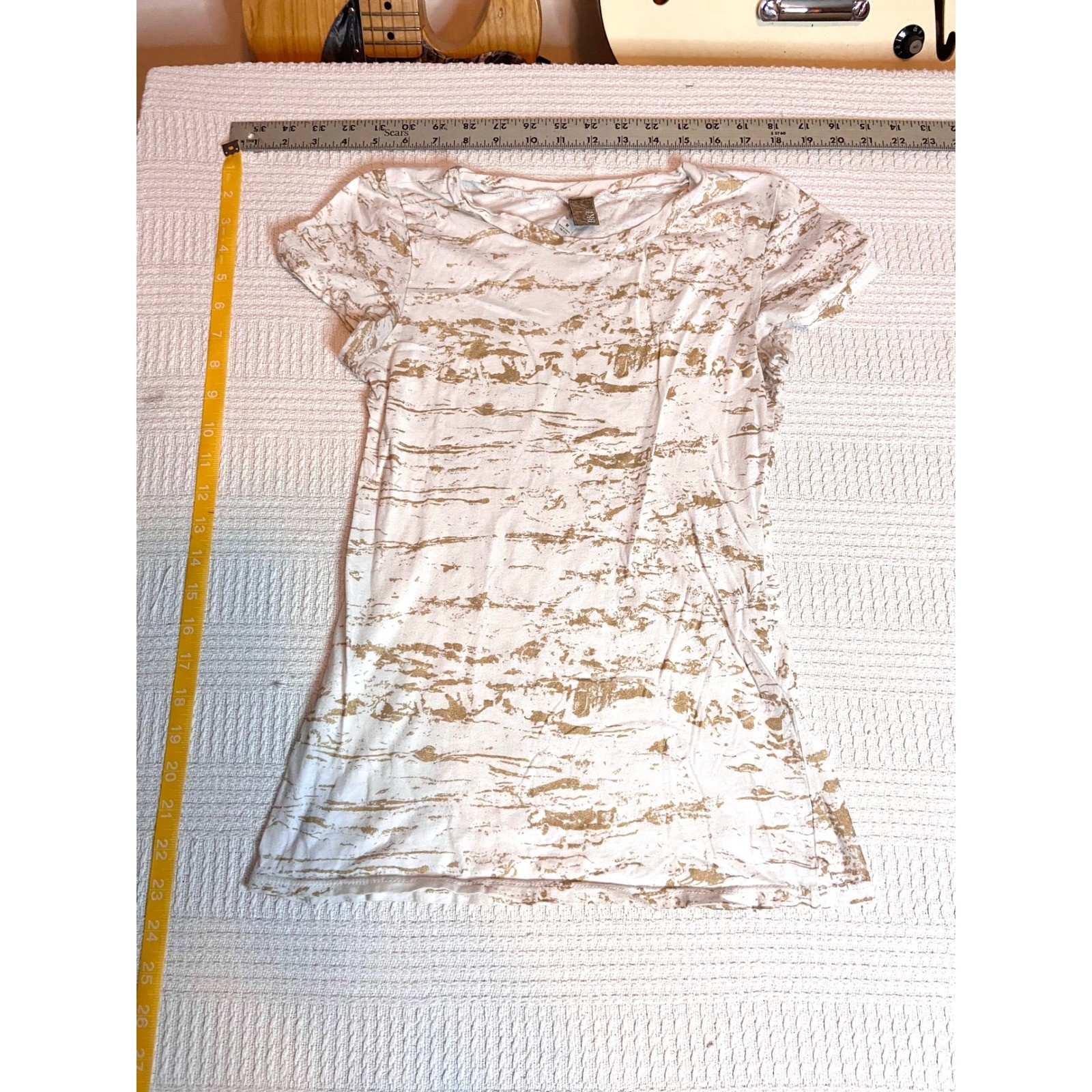 BKE Womens White Gold Metallic Foil Abstract Print T-Shirt Medium MAJ50004