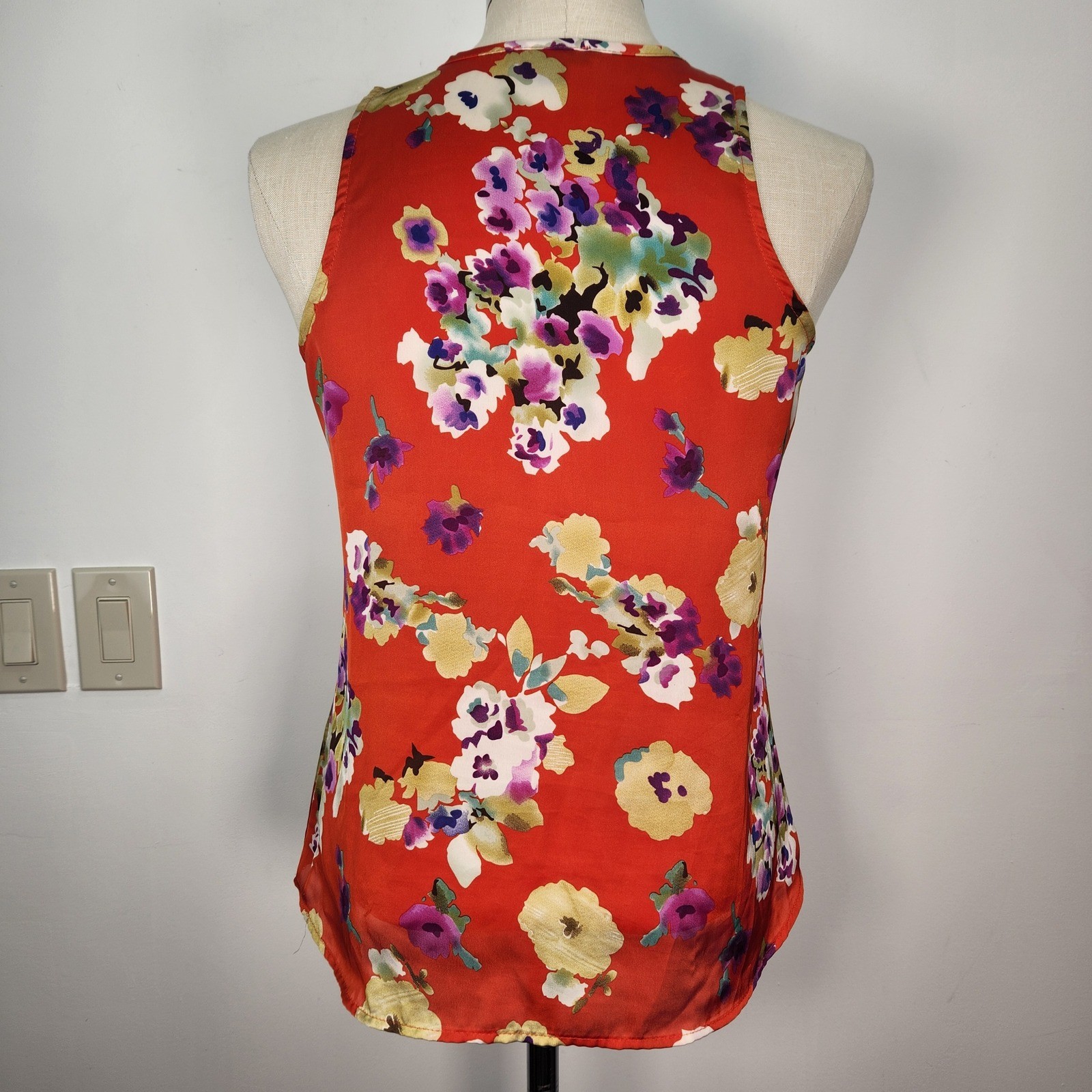 Hale Bob Red Floral Sleeveless Blouse V-Neck Button Top HBD2626 Medium Satin